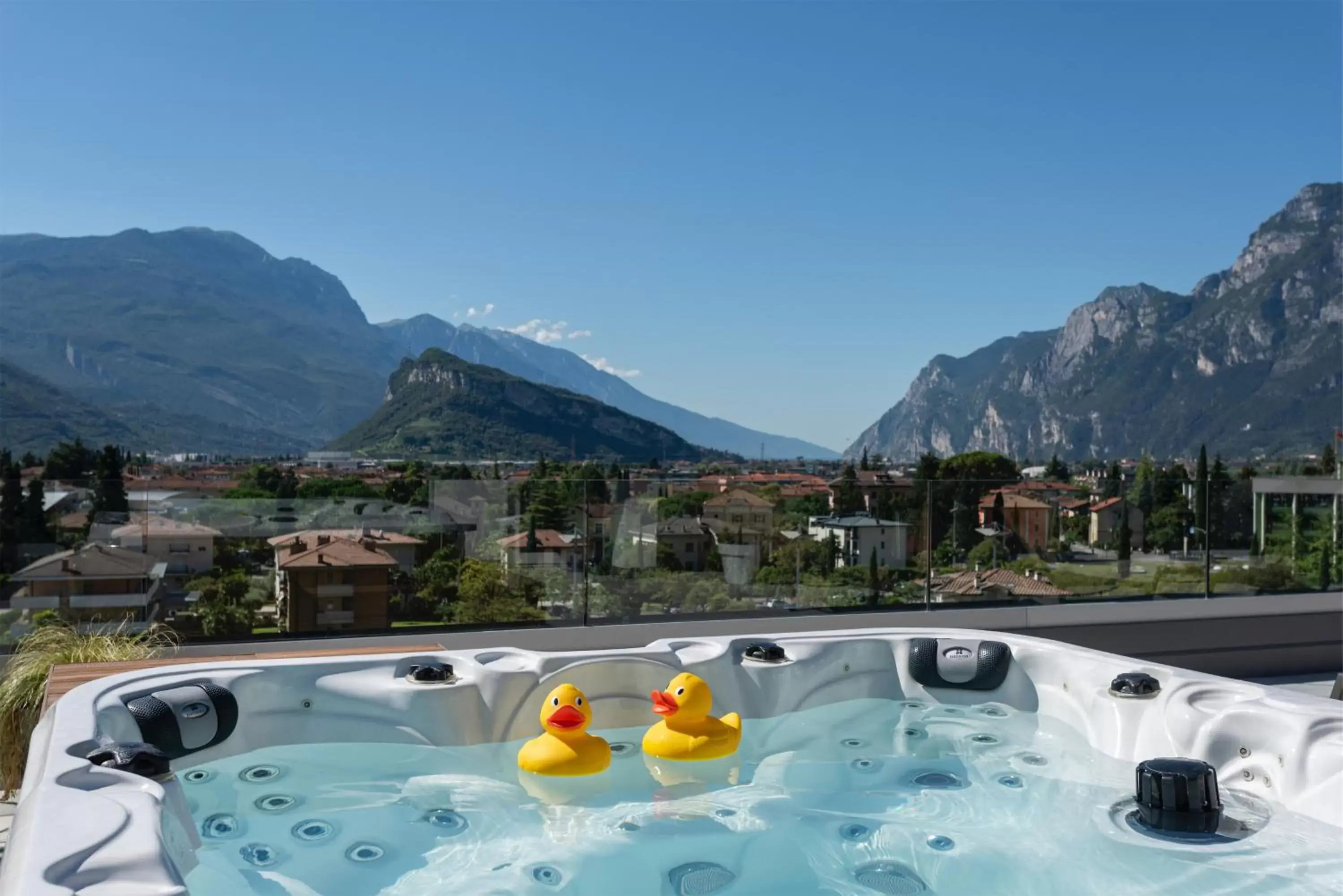 Hot Tub in HOODY ACTIVE & HAPPINESS HOTEL