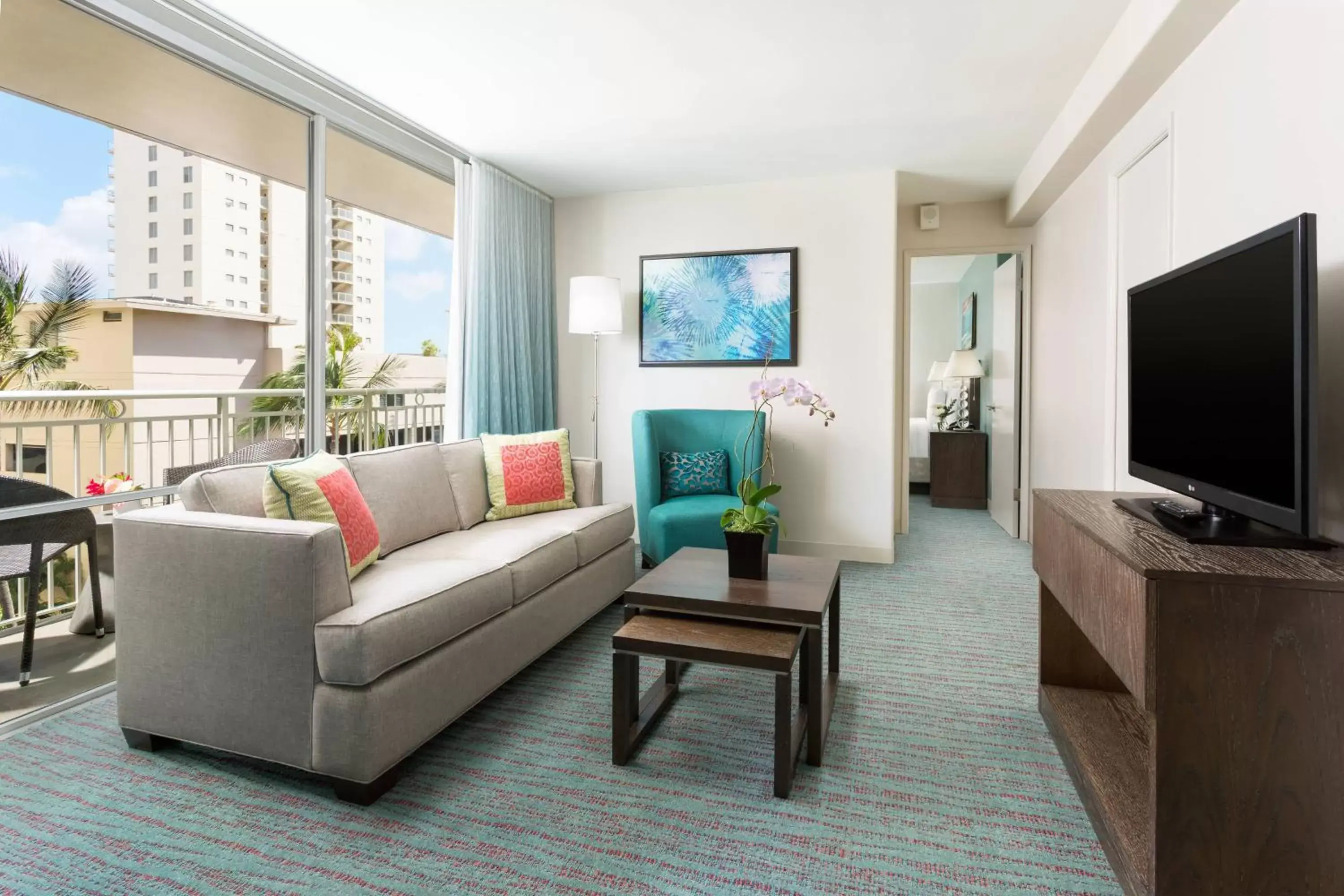 Bedroom, Seating Area in Courtyard by Marriott Waikiki Beach
