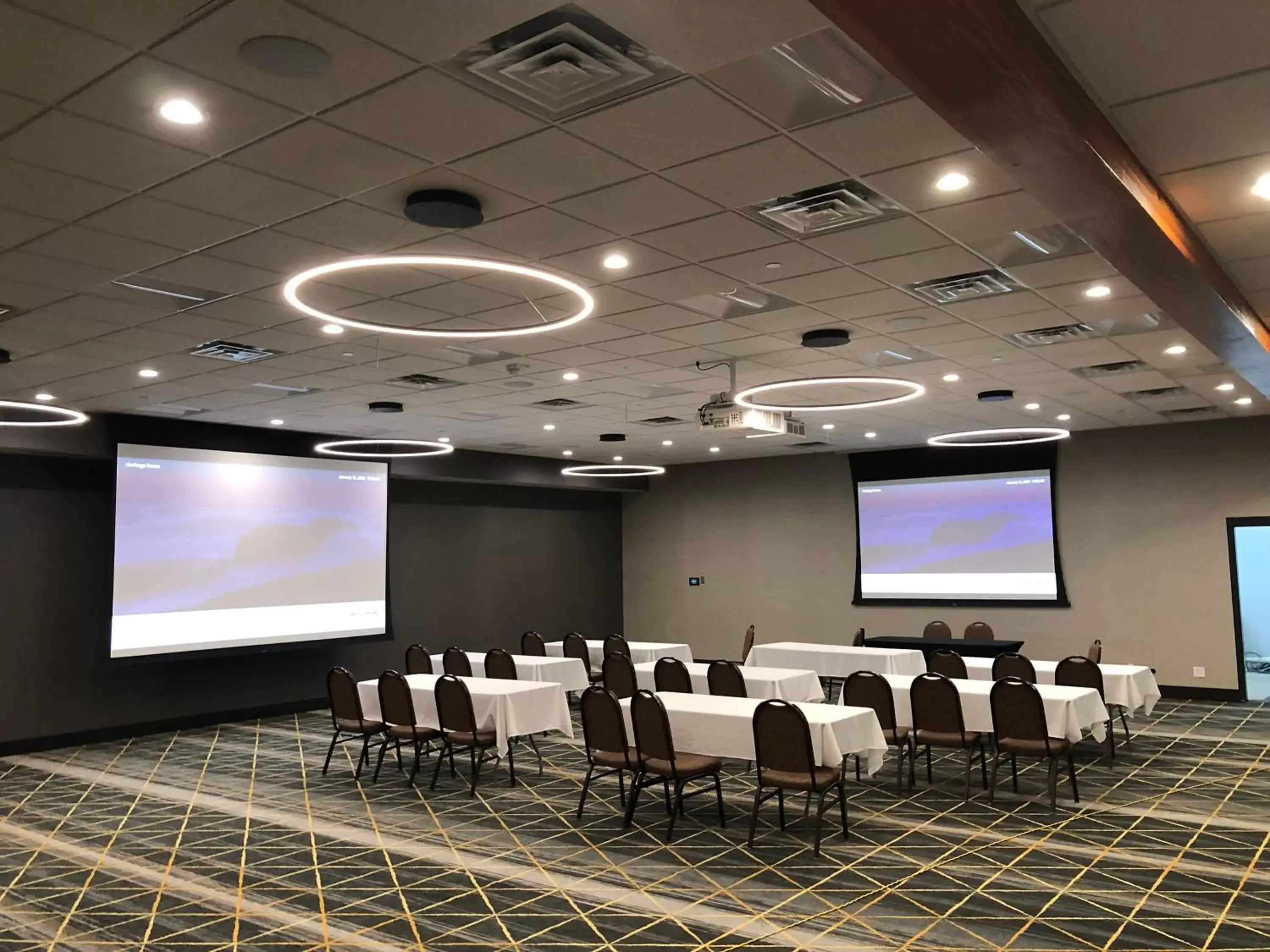 Meeting/conference room in Holiday Inn & Suites St. Cloud, an IHG Hotel