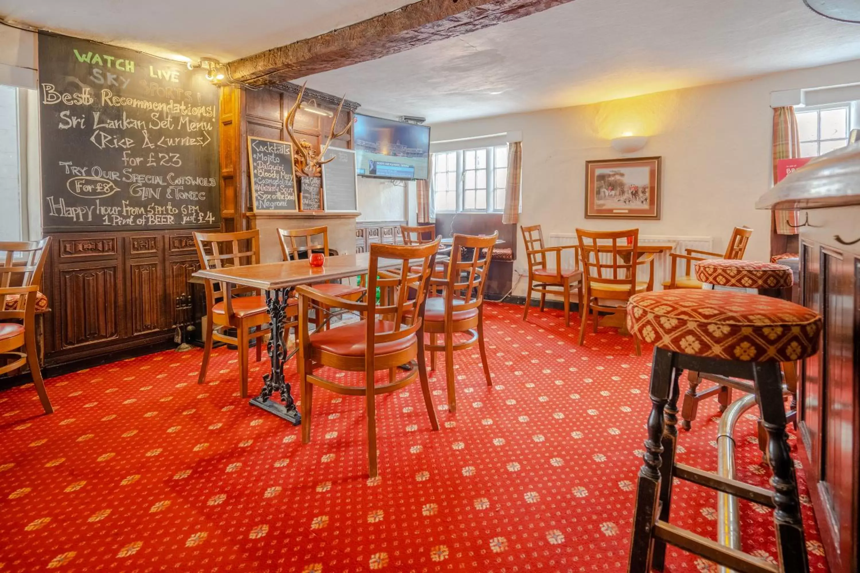 Lounge or bar, Restaurant/Places to Eat in Crown Hotel Cotswold