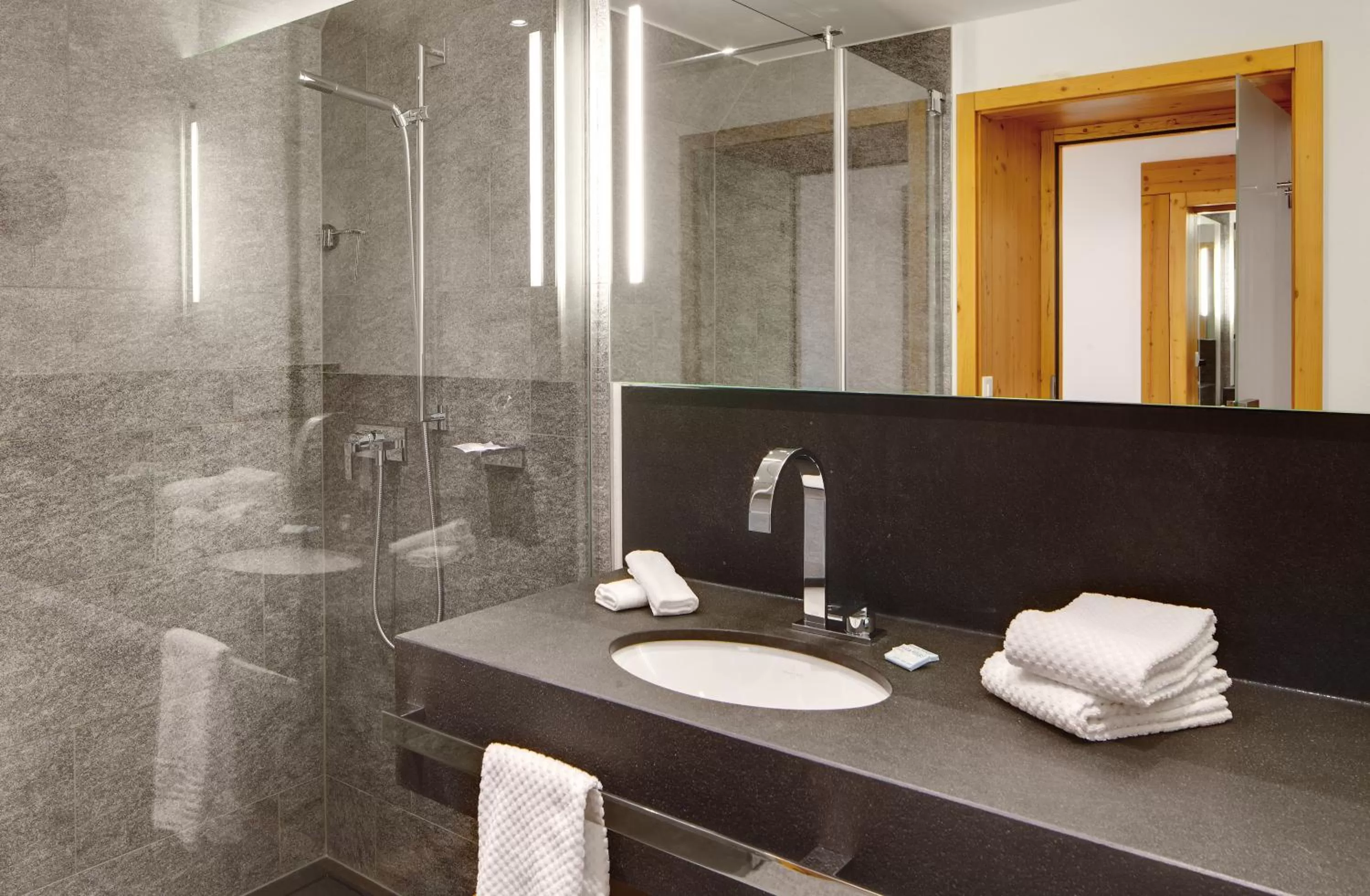 Suite with Spa Bath in Hotel Friedheim Weggis