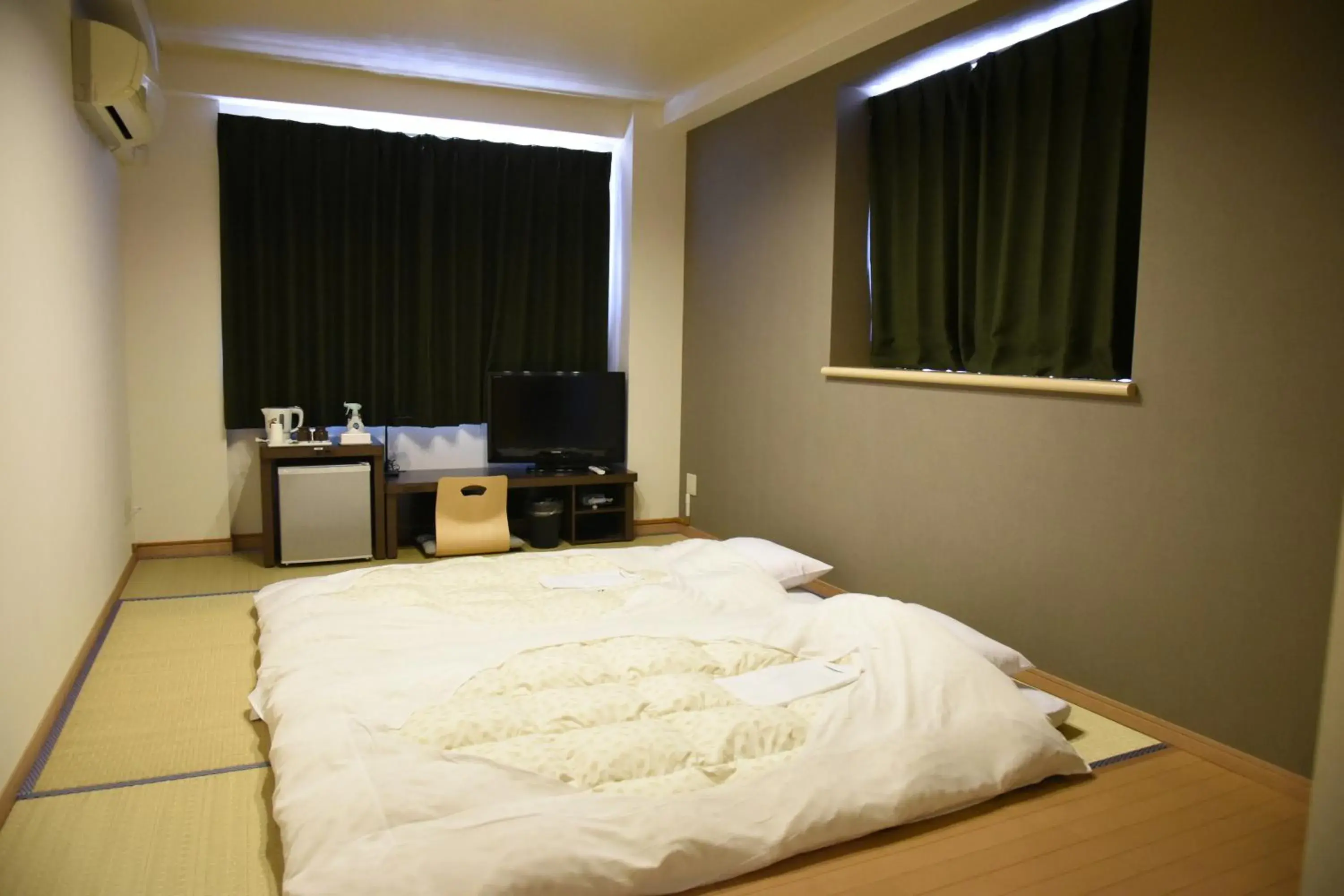 Photo of the whole room, Bed in Hatago Hashimoto