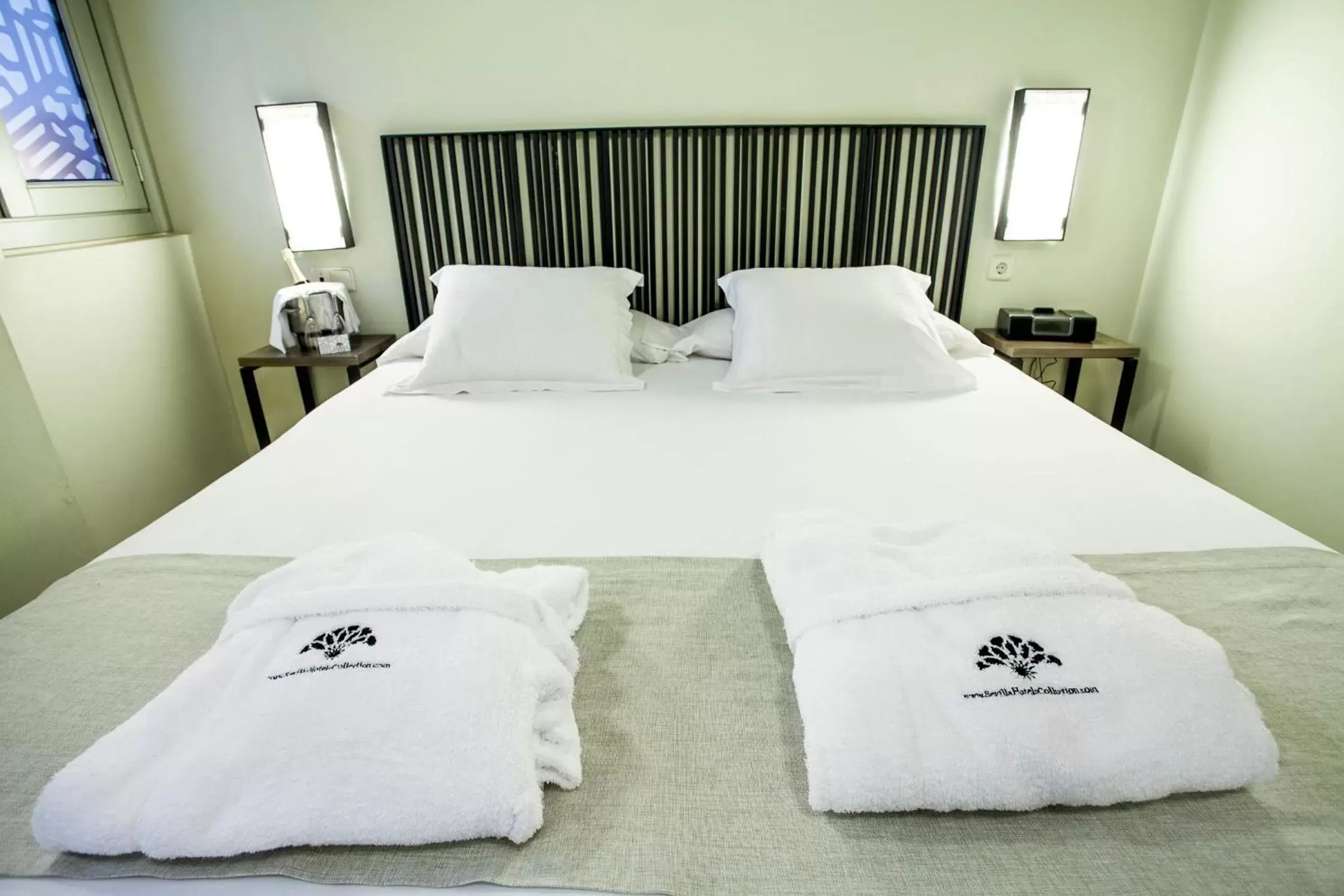 Photo of the whole room, Bed in Hotel Boutique Casas de Santa Cruz