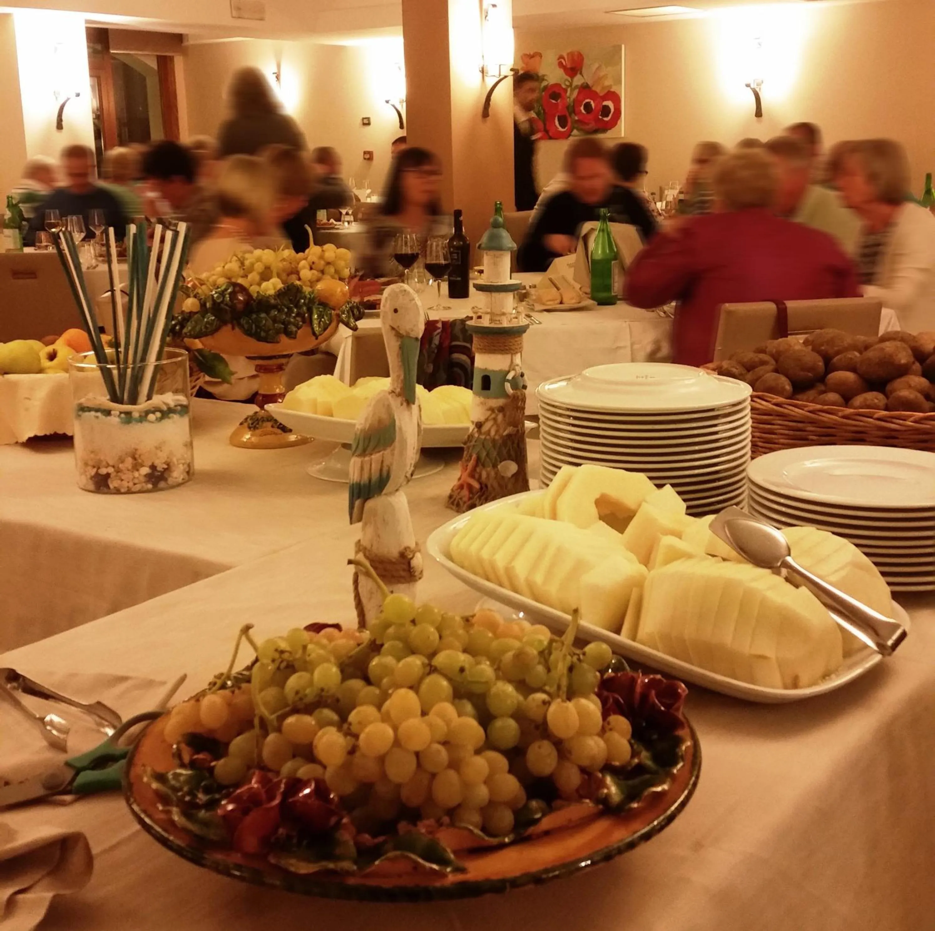 Restaurant/places to eat in Tropis Hotel