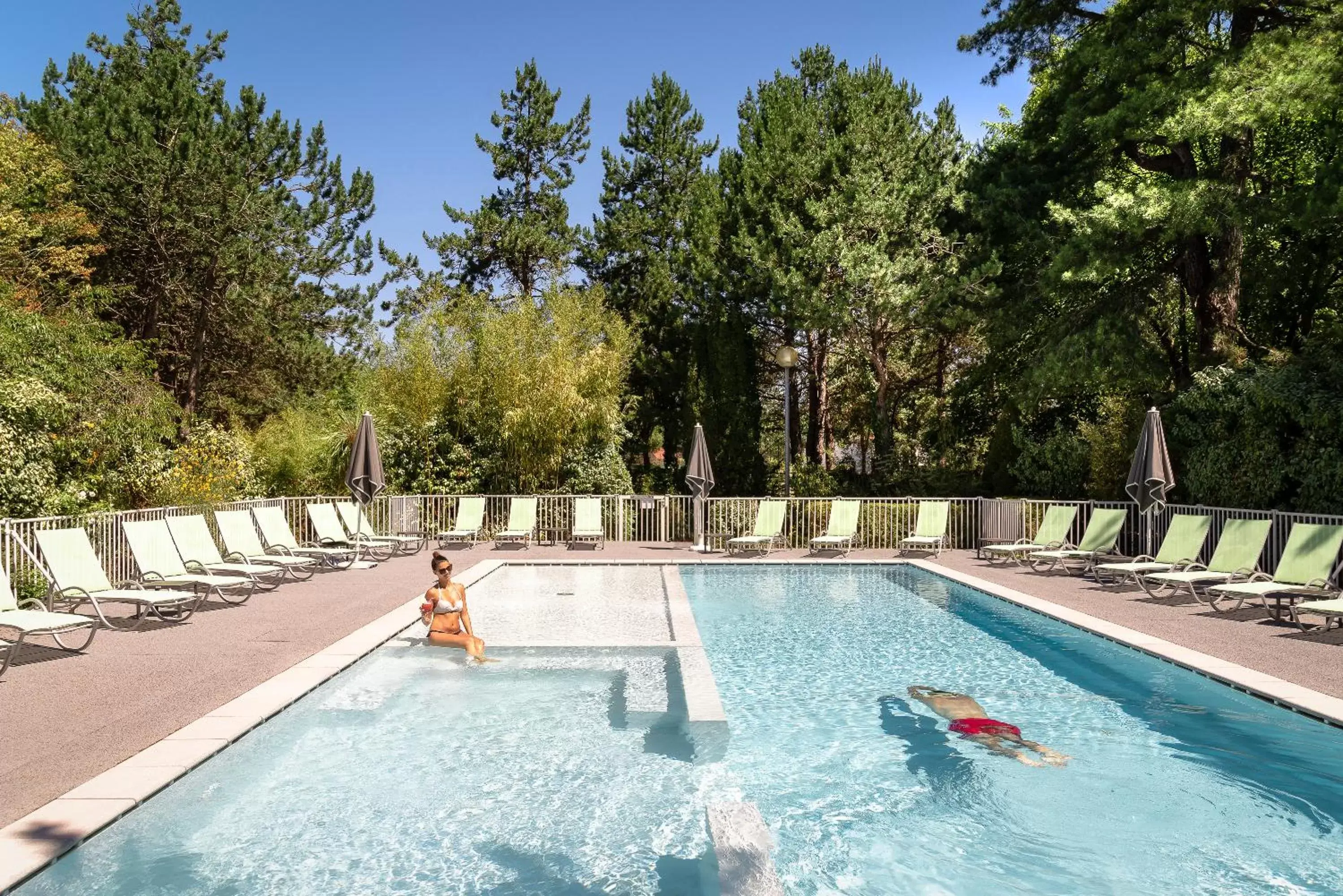 People, Swimming Pool in Hôtel du Parc