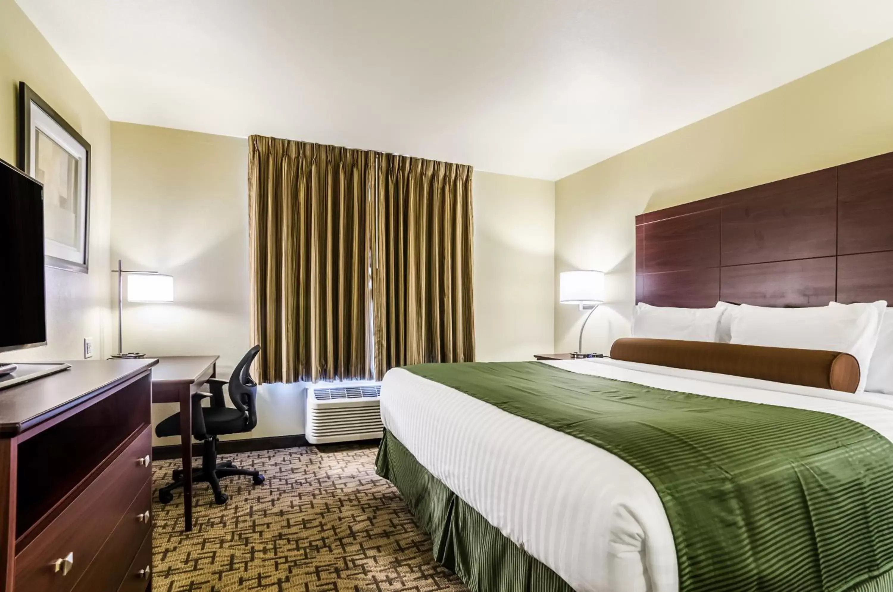 Bed in Cobblestone Inn & Suites - Ord