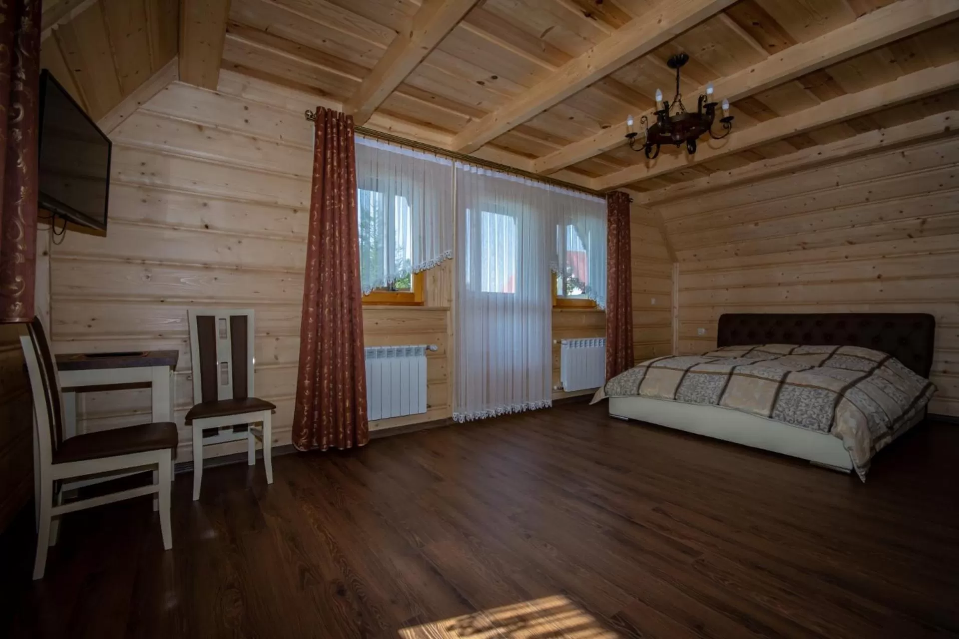 Photo of the whole room, Bed in Podhalanski Dworek z Jacuzzi