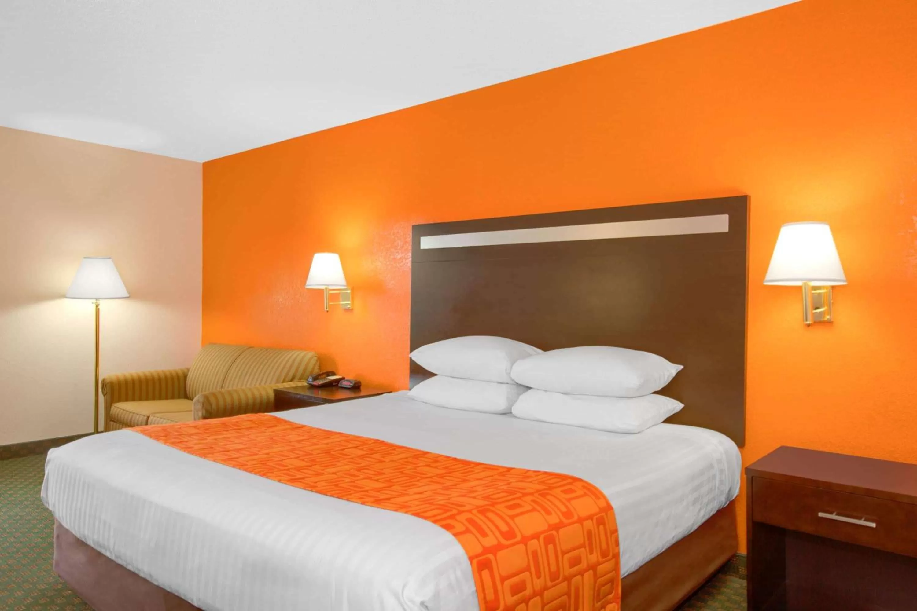 Photo of the whole room, Bed in Howard Johnson by Wyndham Beckley