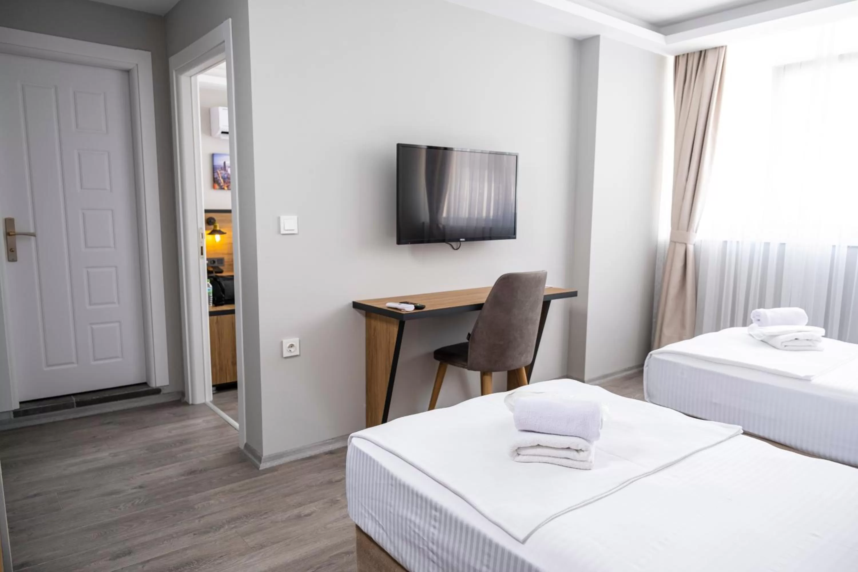 Communal lounge/ TV room, Bed in Comfort Center Suit Hotel