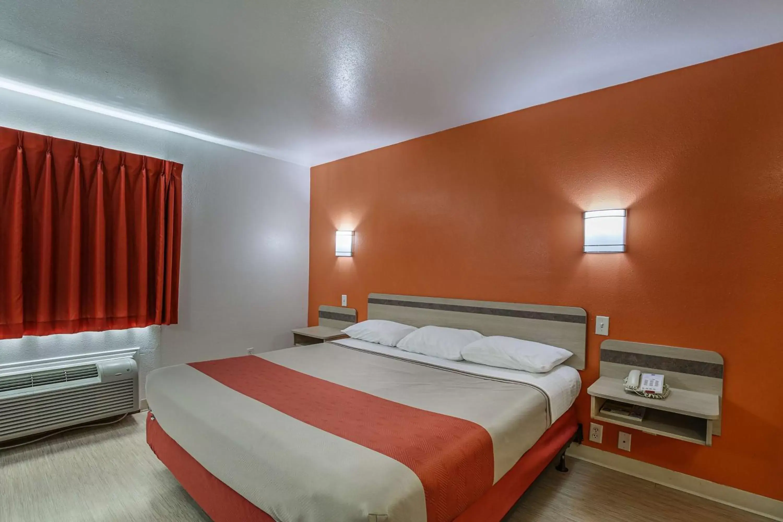 Photo of the whole room, Room Photo in Motel 6-Pasadena, TX