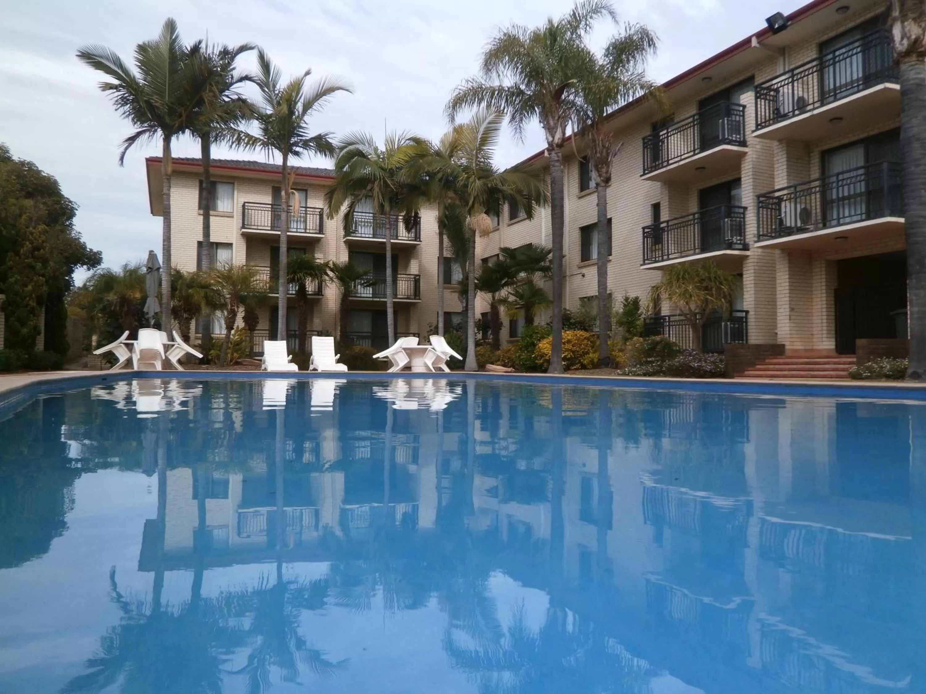 Swimming pool in Great Eastern Motor Lodge