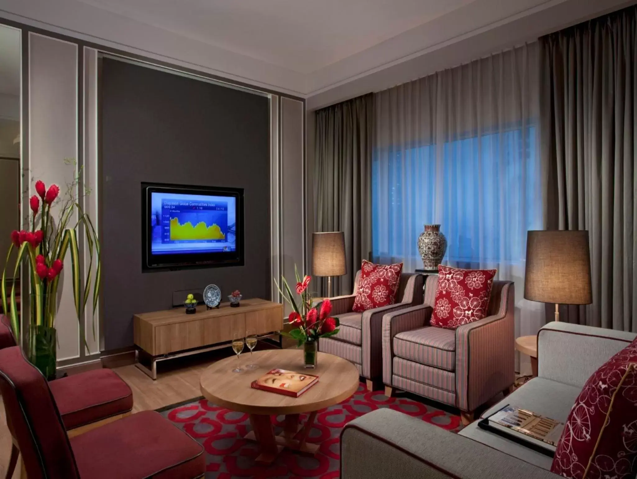 Living room, TV/Entertainment Center in Orchard Hotel Singapore