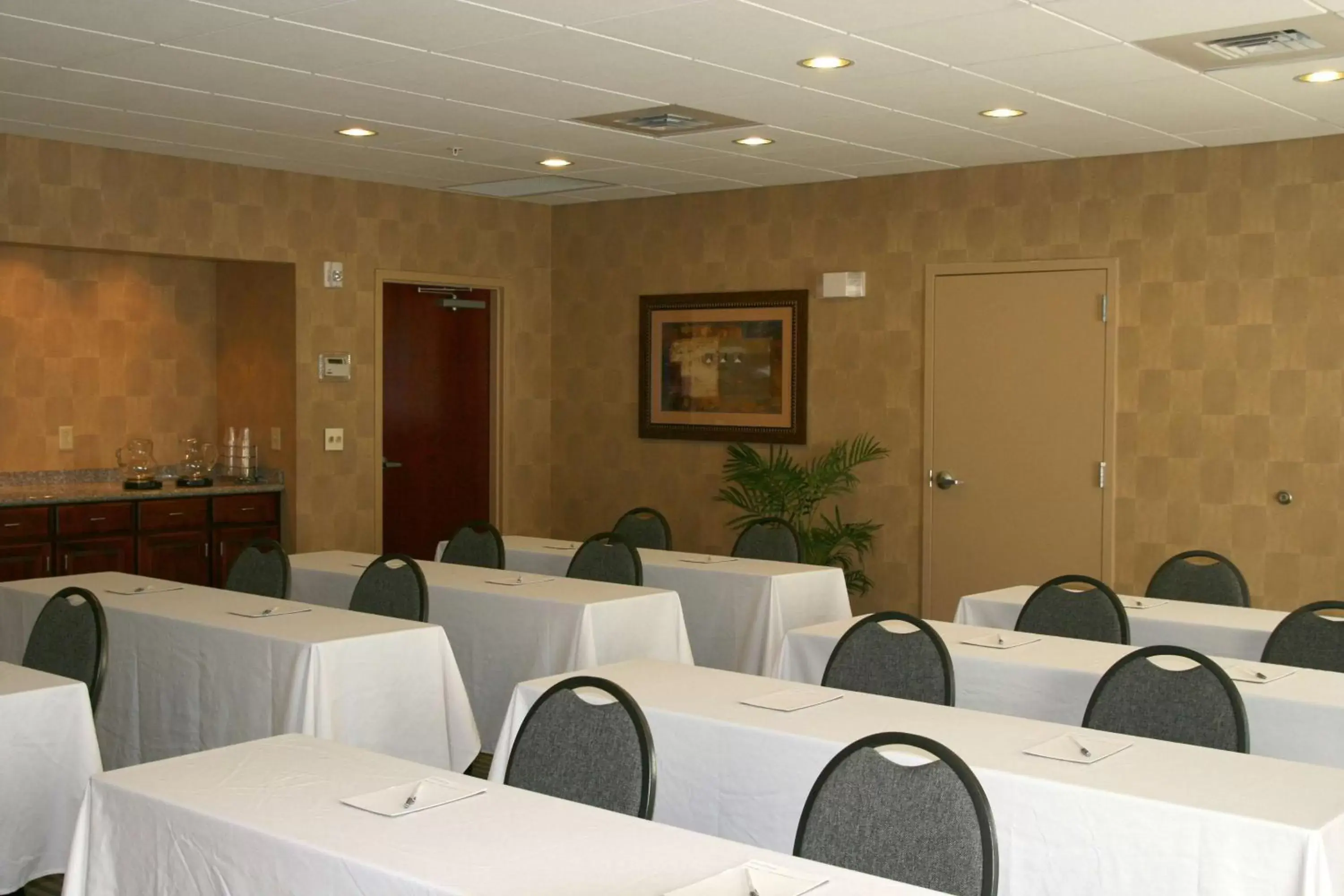 Meeting/conference room in Hampton Inn & Suites Norfolk-Airport