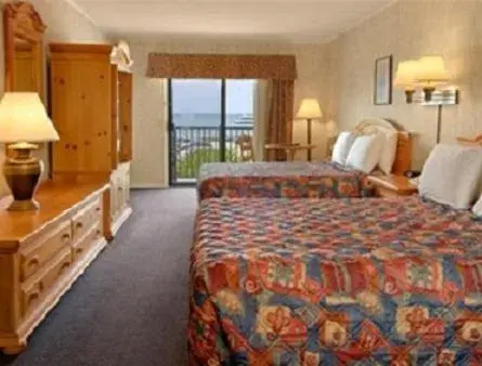 Bedroom in Days Inn by Wyndham Mackinaw City - Lakeview