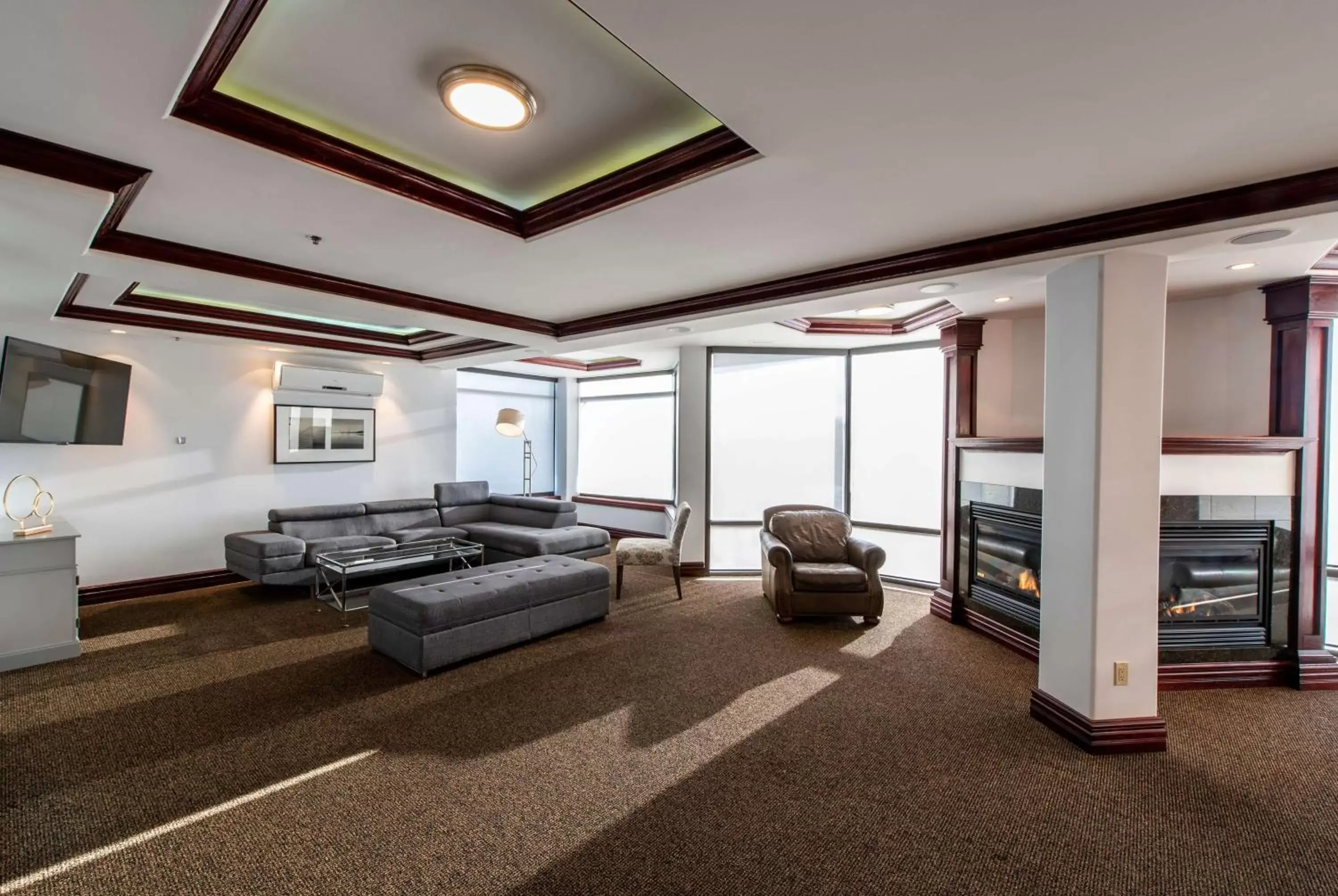 Photo of the whole room, Seating Area in Georgian Bay Hotel Trademark Collection by Wyndham