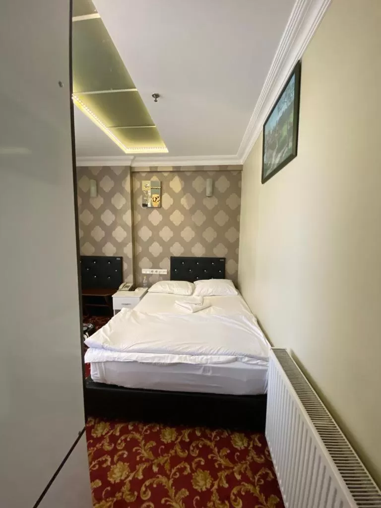 Photo of the whole room, Bed in Sakran Hotel