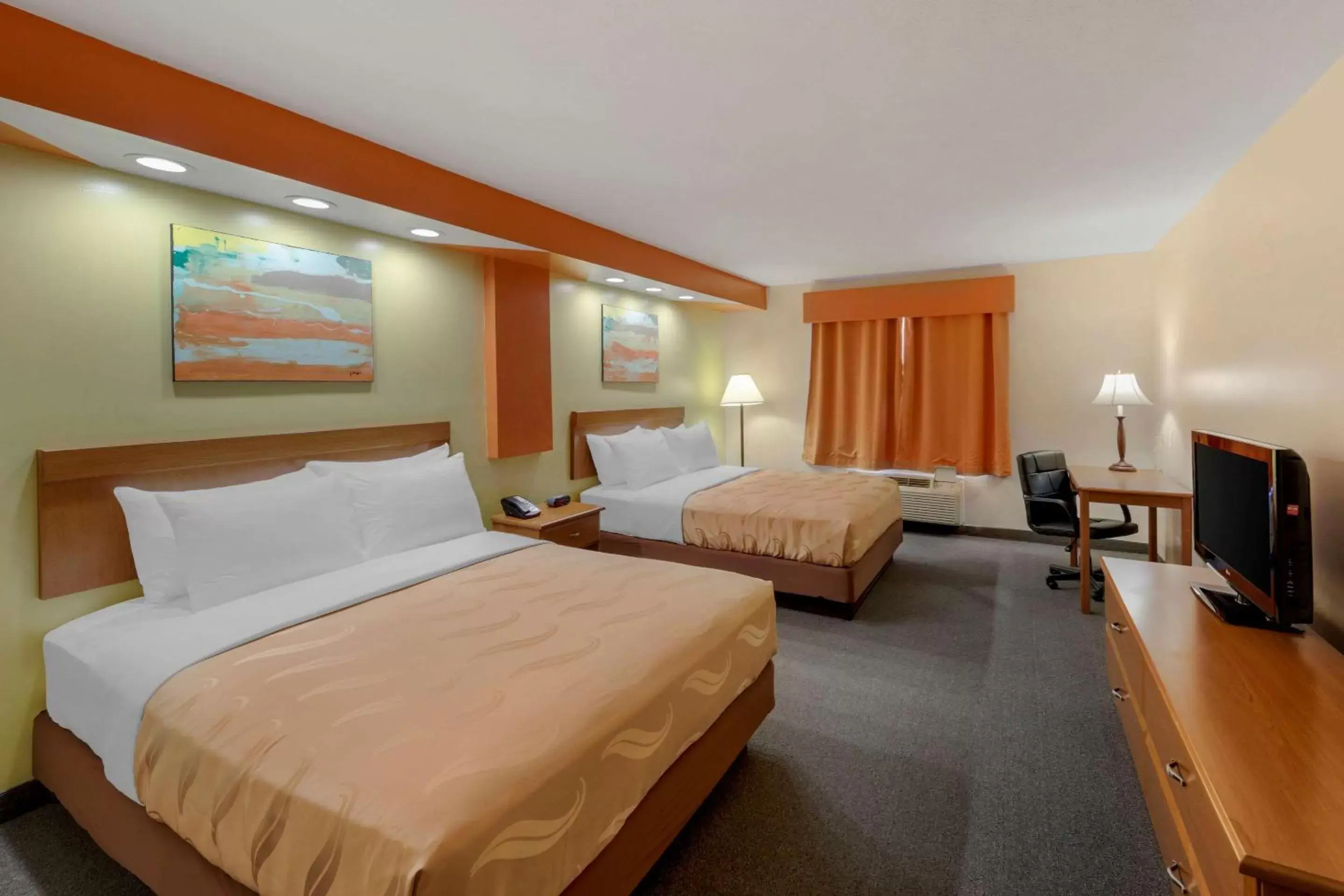 Bedroom, Bed in Quality Inn Bedroom, Bed in Quality Inn