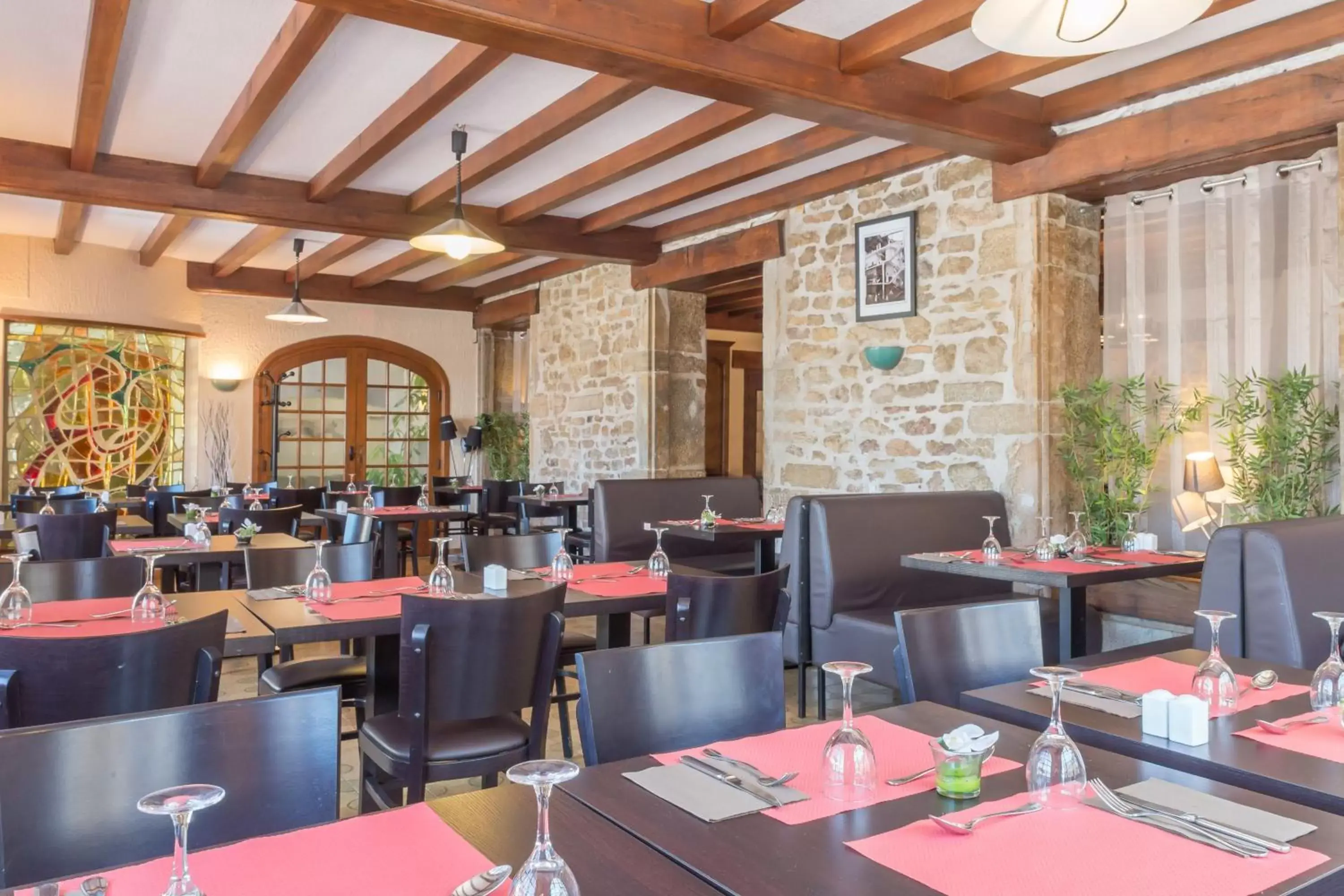 Restaurant/Places to Eat in Hotel Le Bourgogne