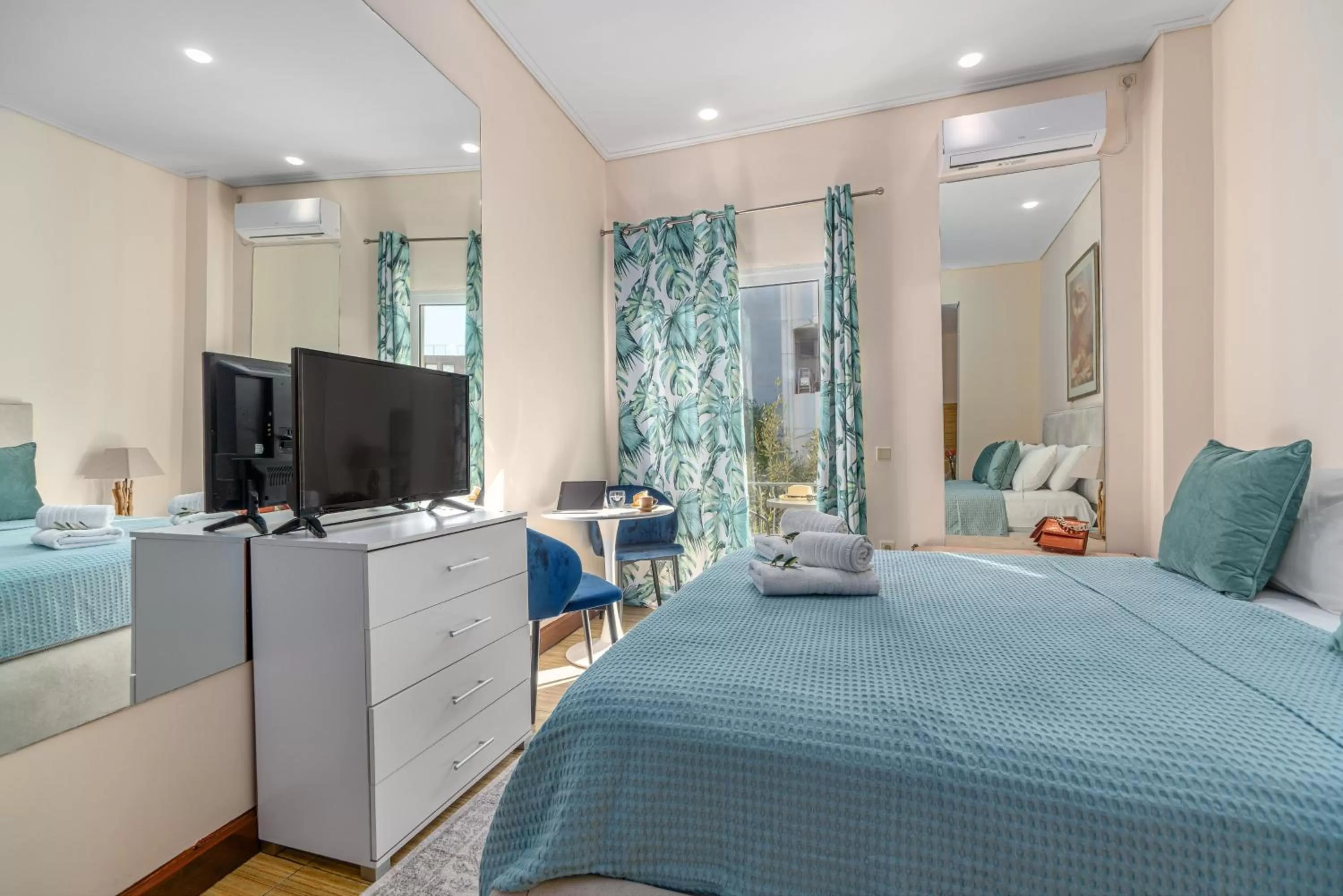 Photo of the whole room, Bed in Zen Hotel