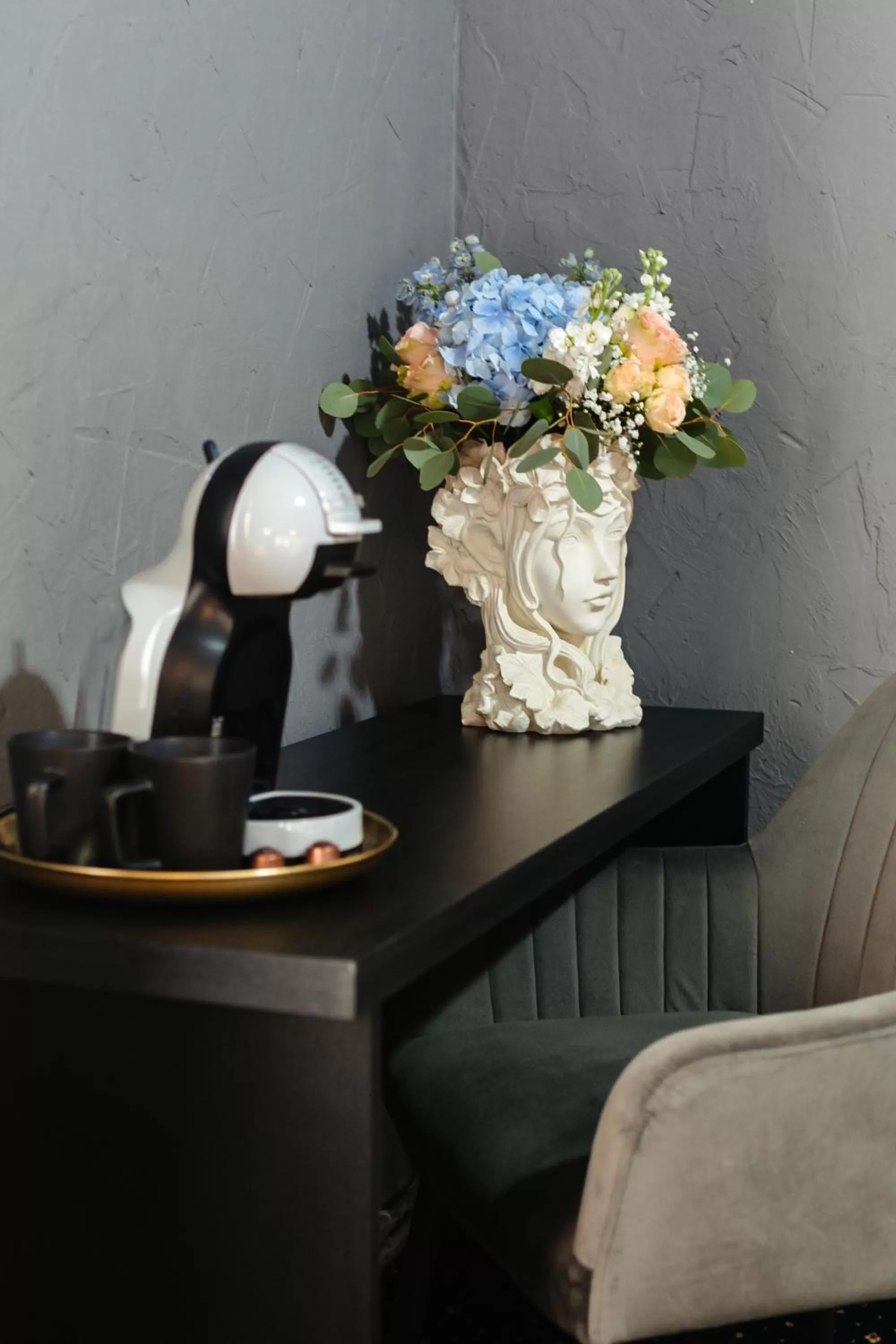 Coffee/tea facilities in Palace Bulevard Inn