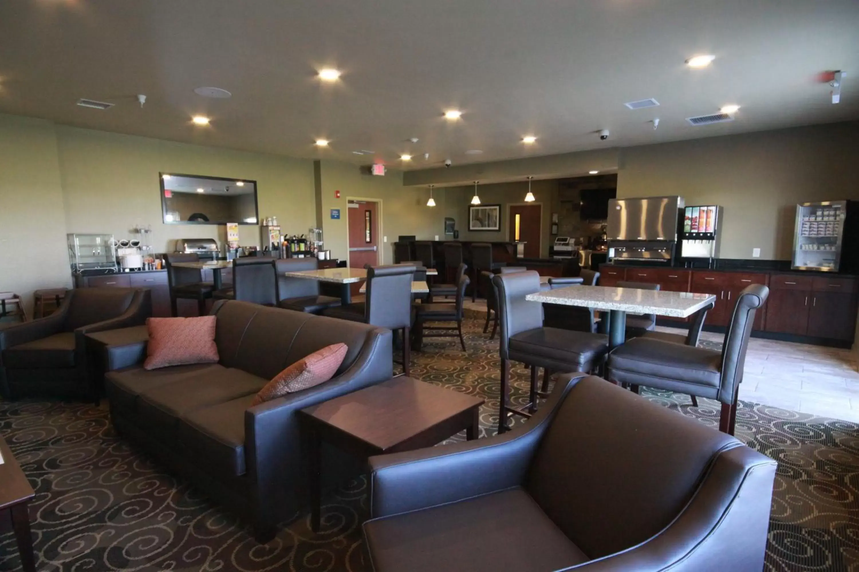 Lounge or bar, Restaurant/Places to Eat in Cobblestone Hotel & Suites - Devils Lake