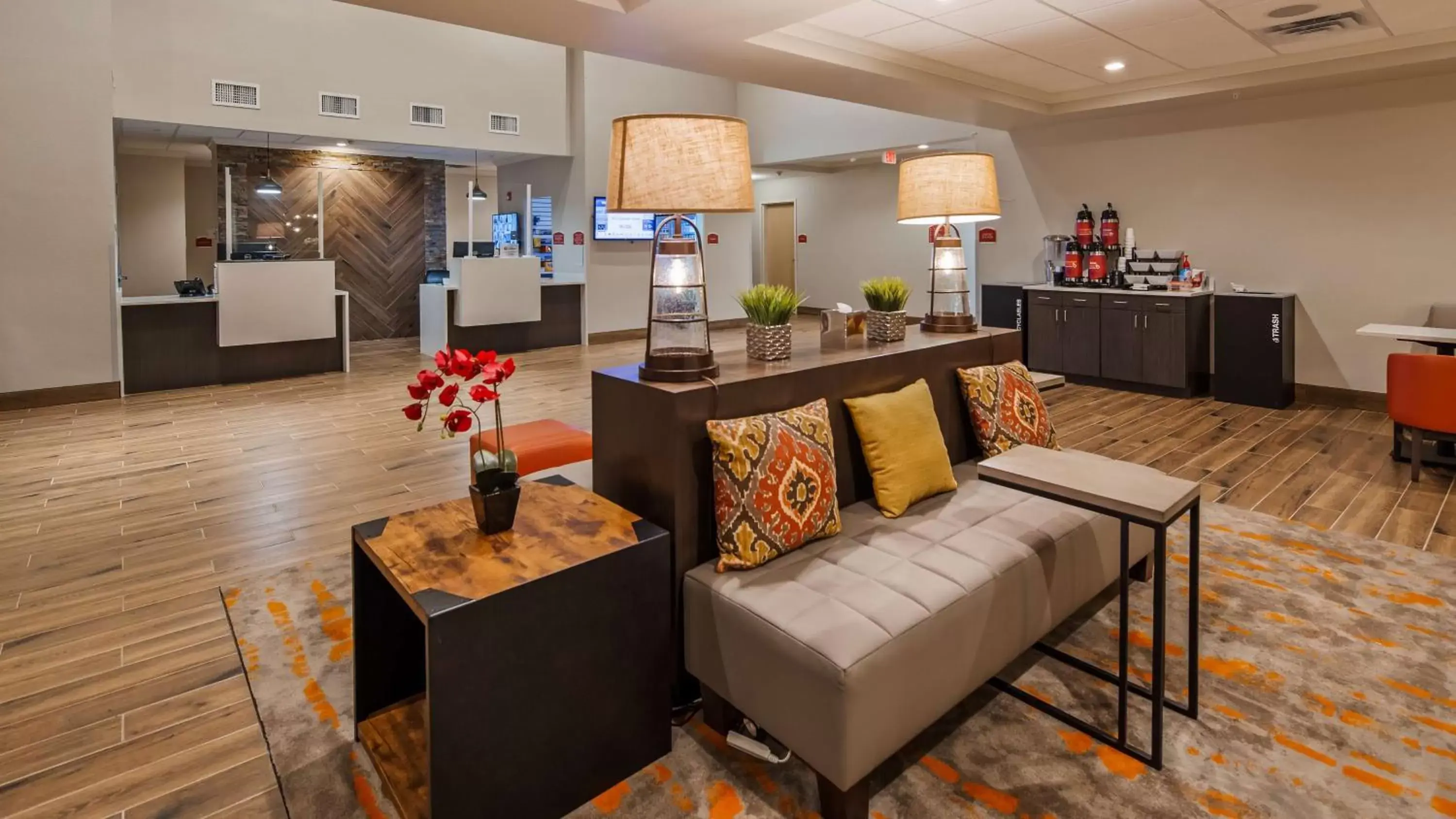 Living room, Lobby/Reception in Best Western Plus Elizabethtown Inn & Suites