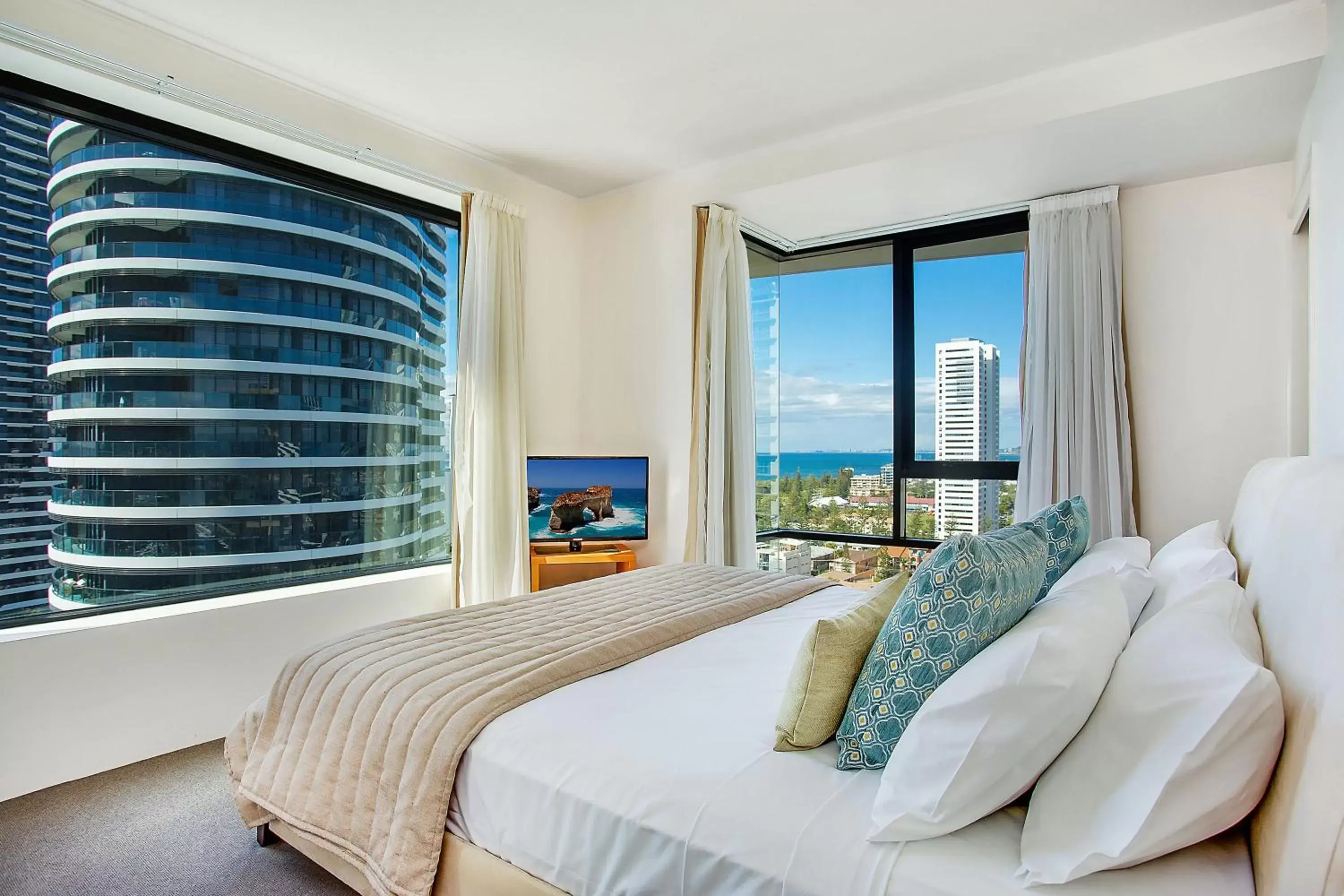 Bedroom, Bed in Mantra Broadbeach on the Park Bedroom, Bed in Mantra Broadbeach on the Park