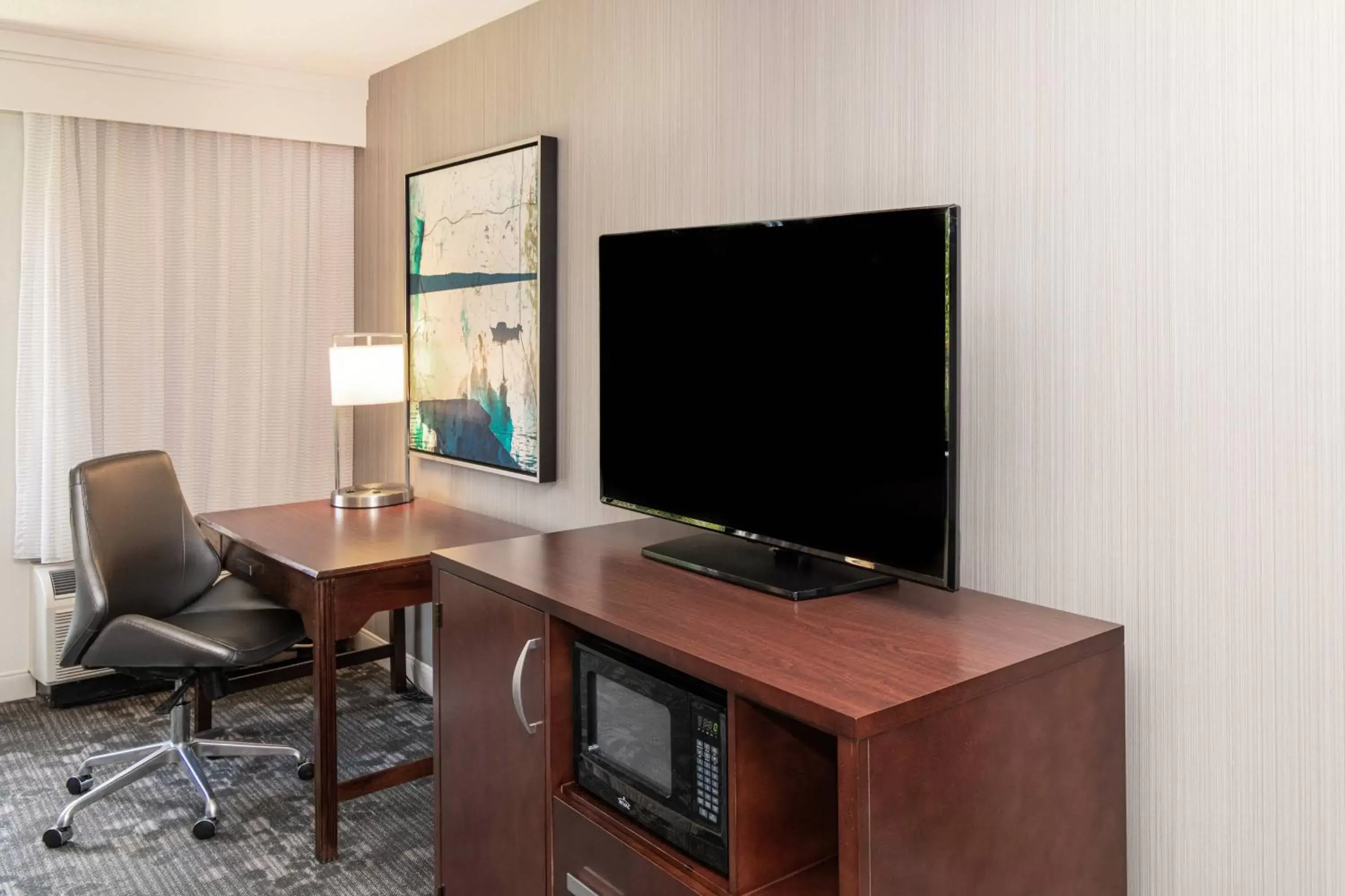 Photo of the whole room, TV/Entertainment Center in Courtyard by Marriott Columbus Tipton Lakes