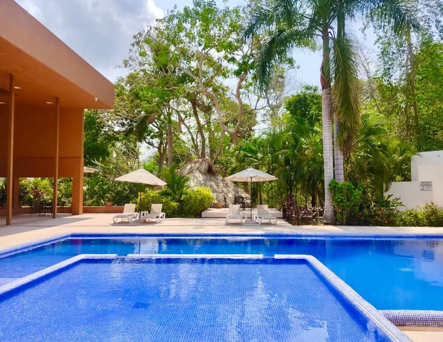 Swimming Pool in Hotel Ixzi Plus