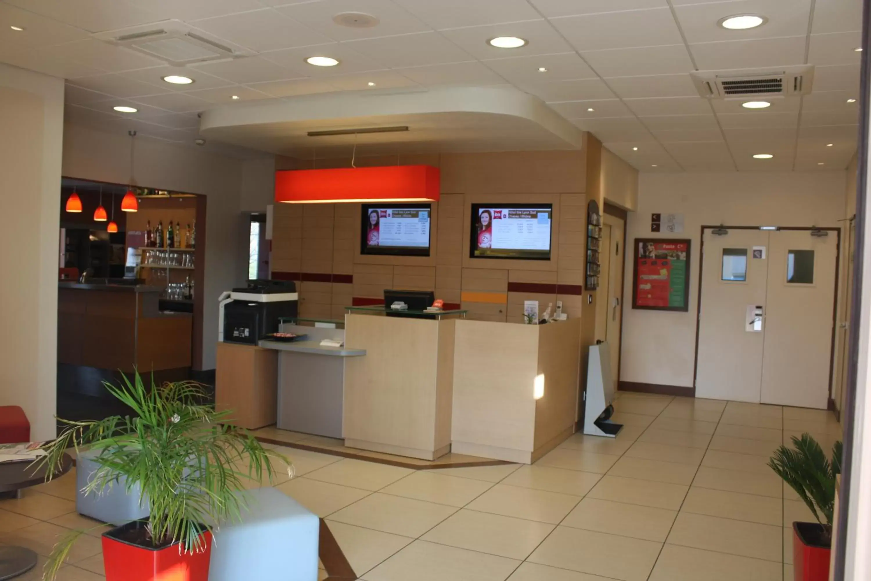 Lobby or reception in IBIS Lyon Sud Chasse Sur Rhône Lobby or reception in IBIS Lyon Sud Chasse Sur Rhône