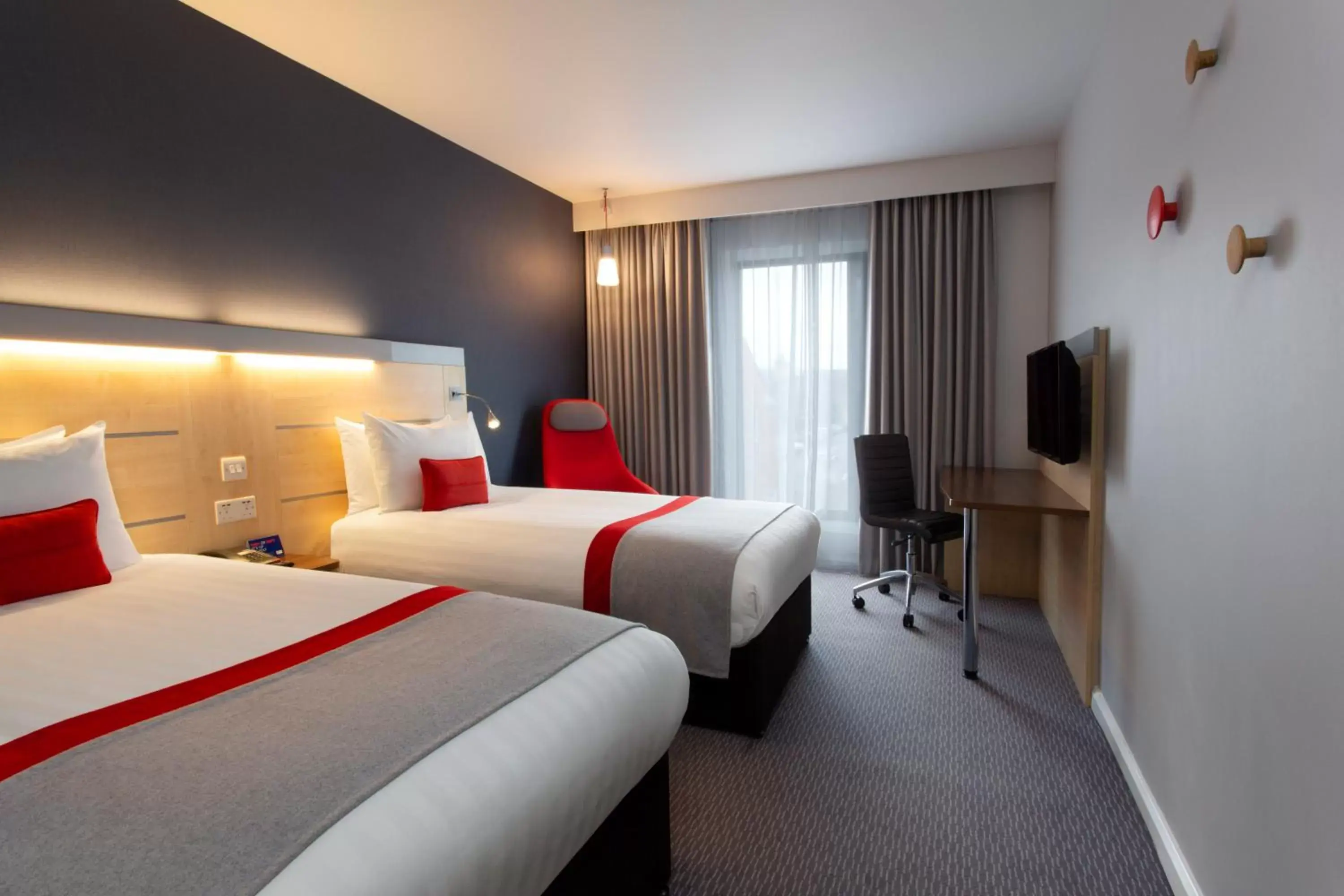 Photo of the whole room, Bed in Holiday Inn Express Cheltenham Town Centre, an IHG Hotel