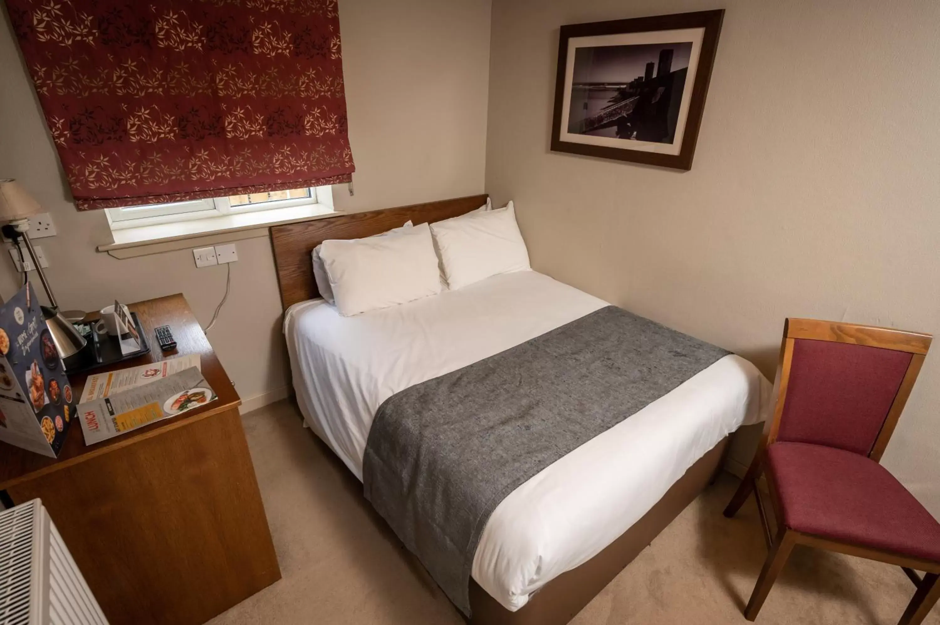 Small Double Room in Wellington Hotel by Greene King Inns Small Double Room in Wellington Hotel by Greene King Inns
