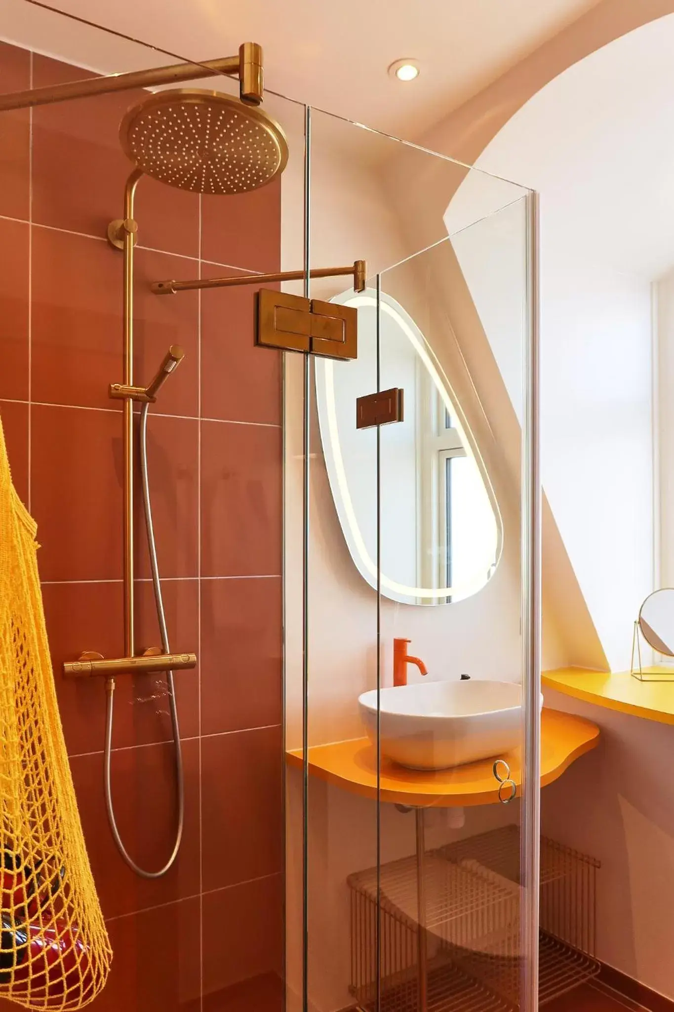 Shower, Bathroom in Hotel Alexandra