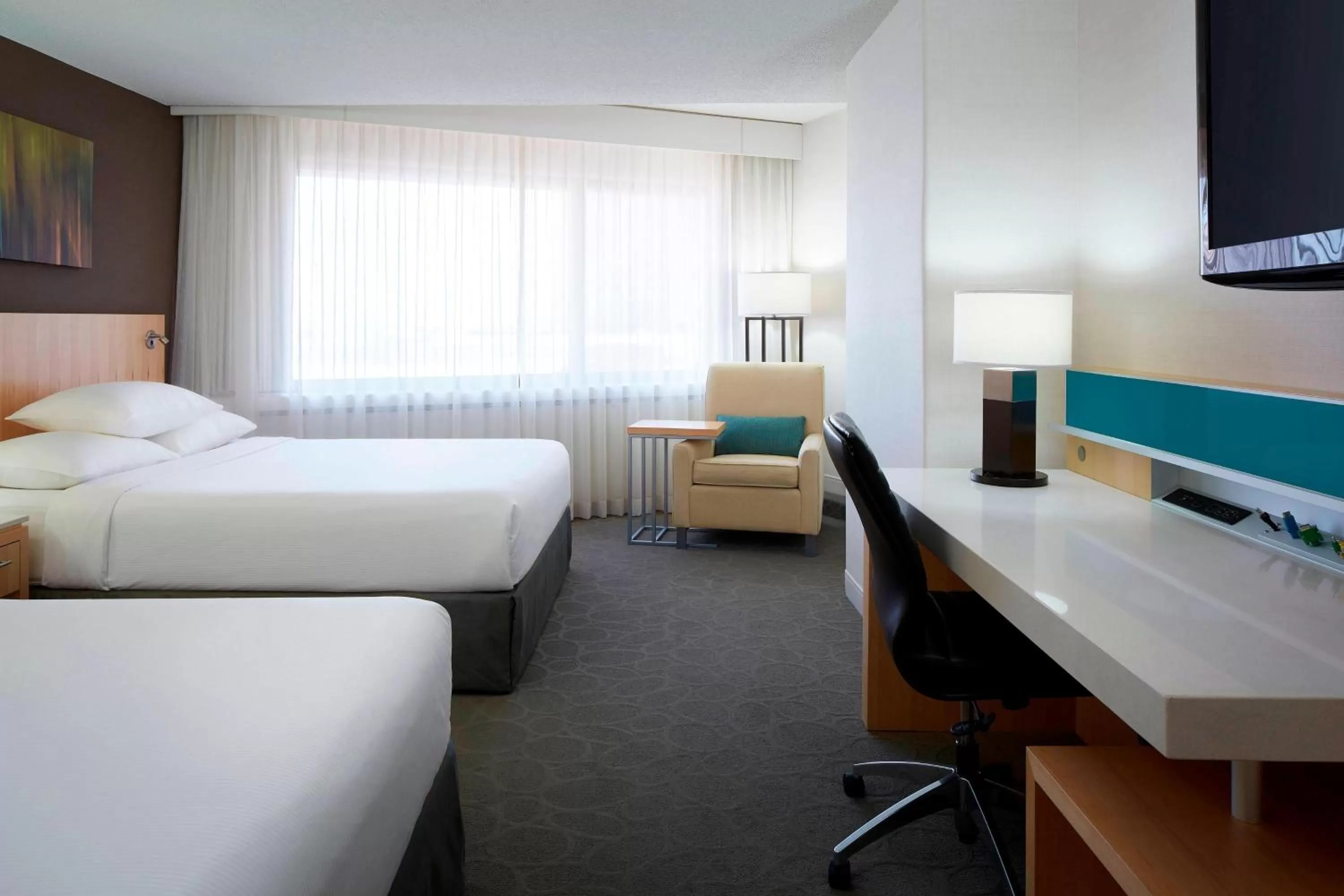 Photo of the whole room, Bed in Delta Hotels by Marriott Quebec