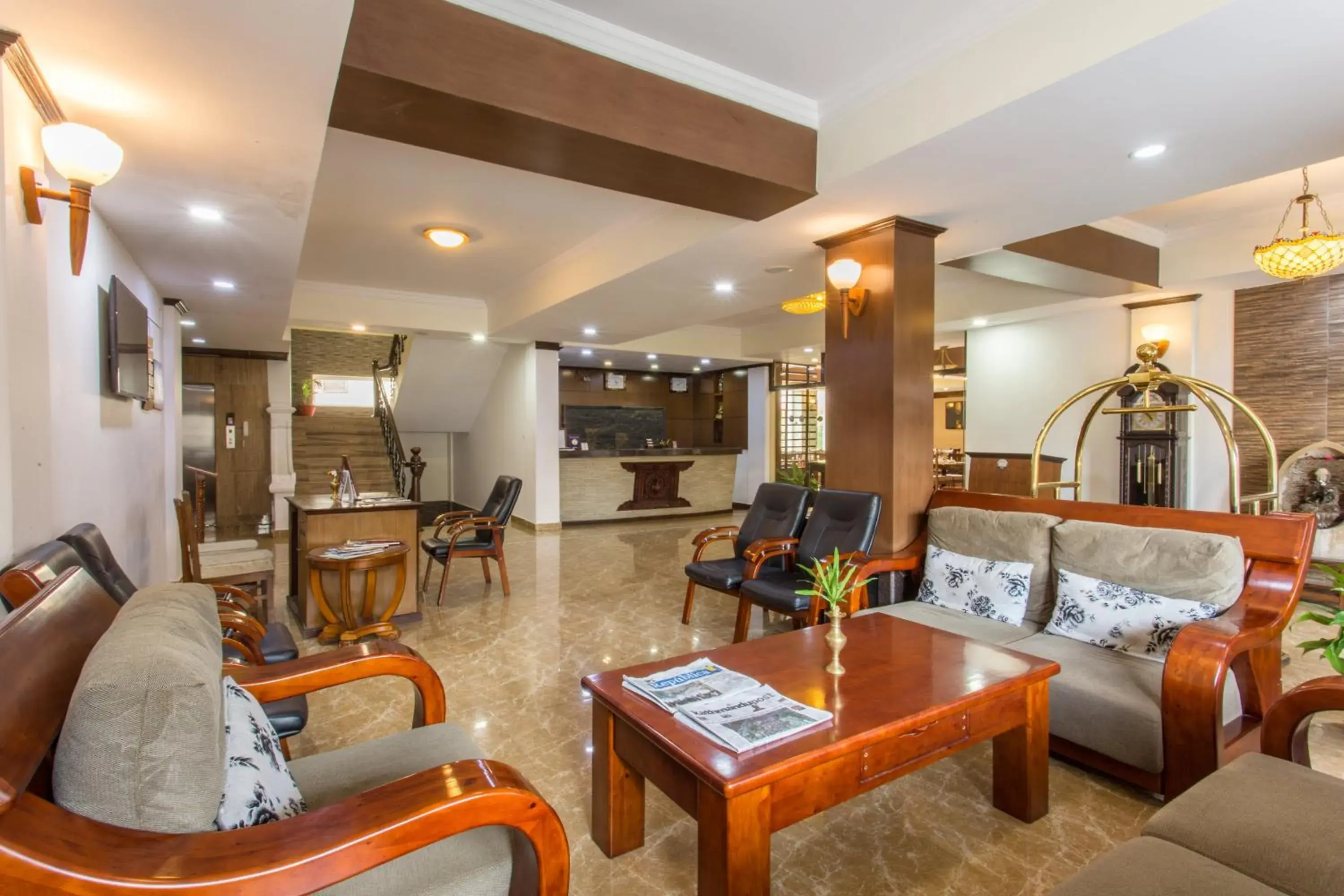 Lobby or reception, Seating Area in Da Yatra Courtyard Hotel