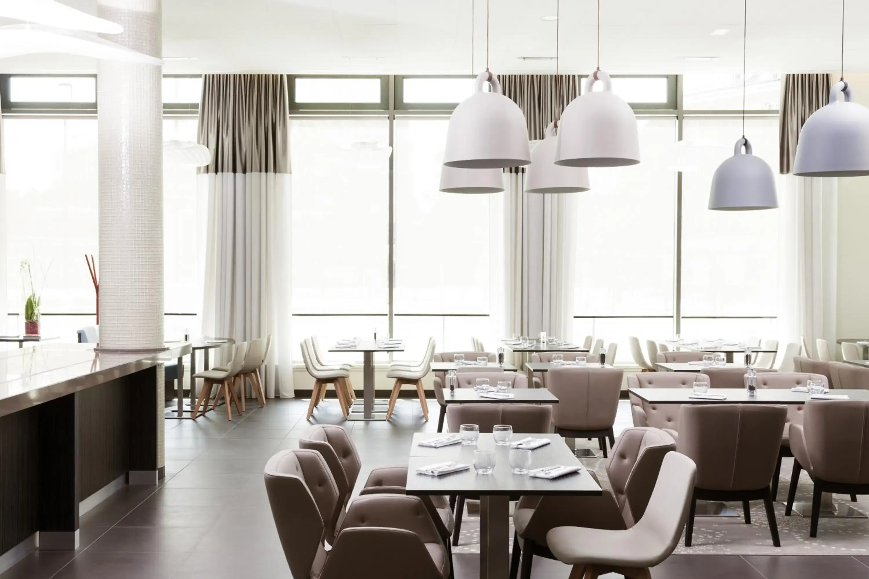 Dining area, Restaurant/Places to Eat in Novotel Paris Saint Denis Stade Basilique