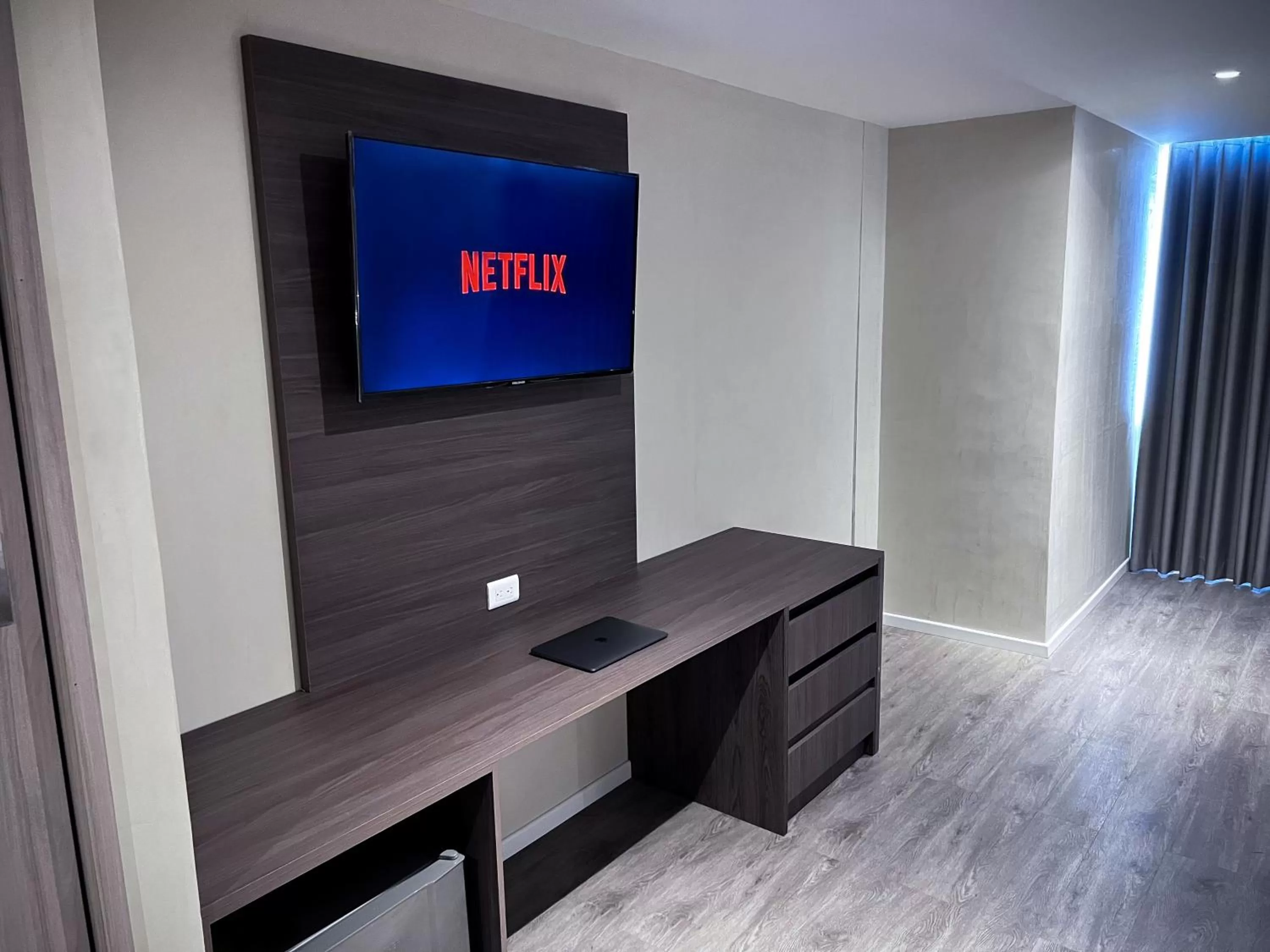 TV and multimedia in Eslait Hotel & Apartamentos