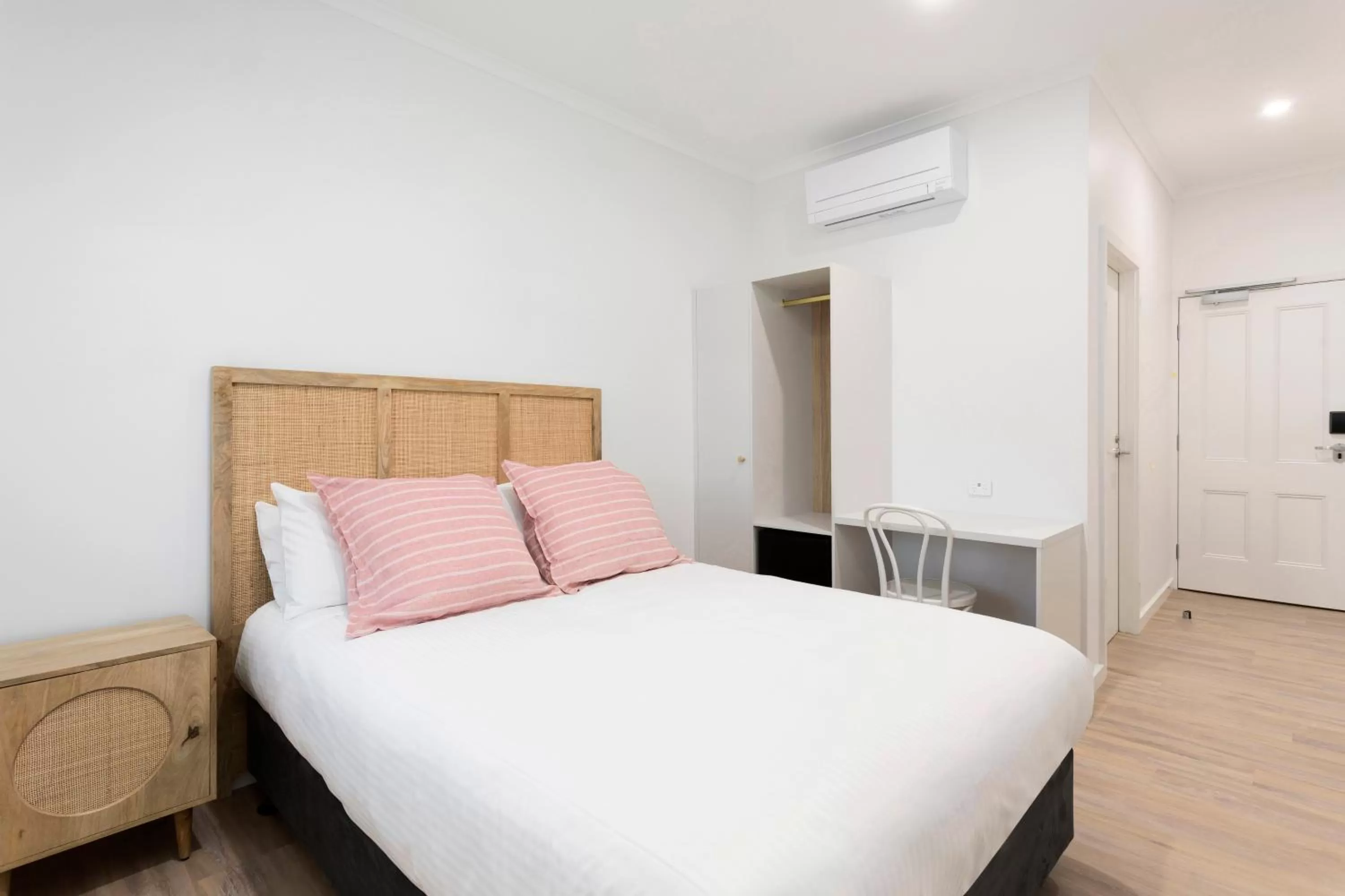 Bed in Grand Terminus Hotel