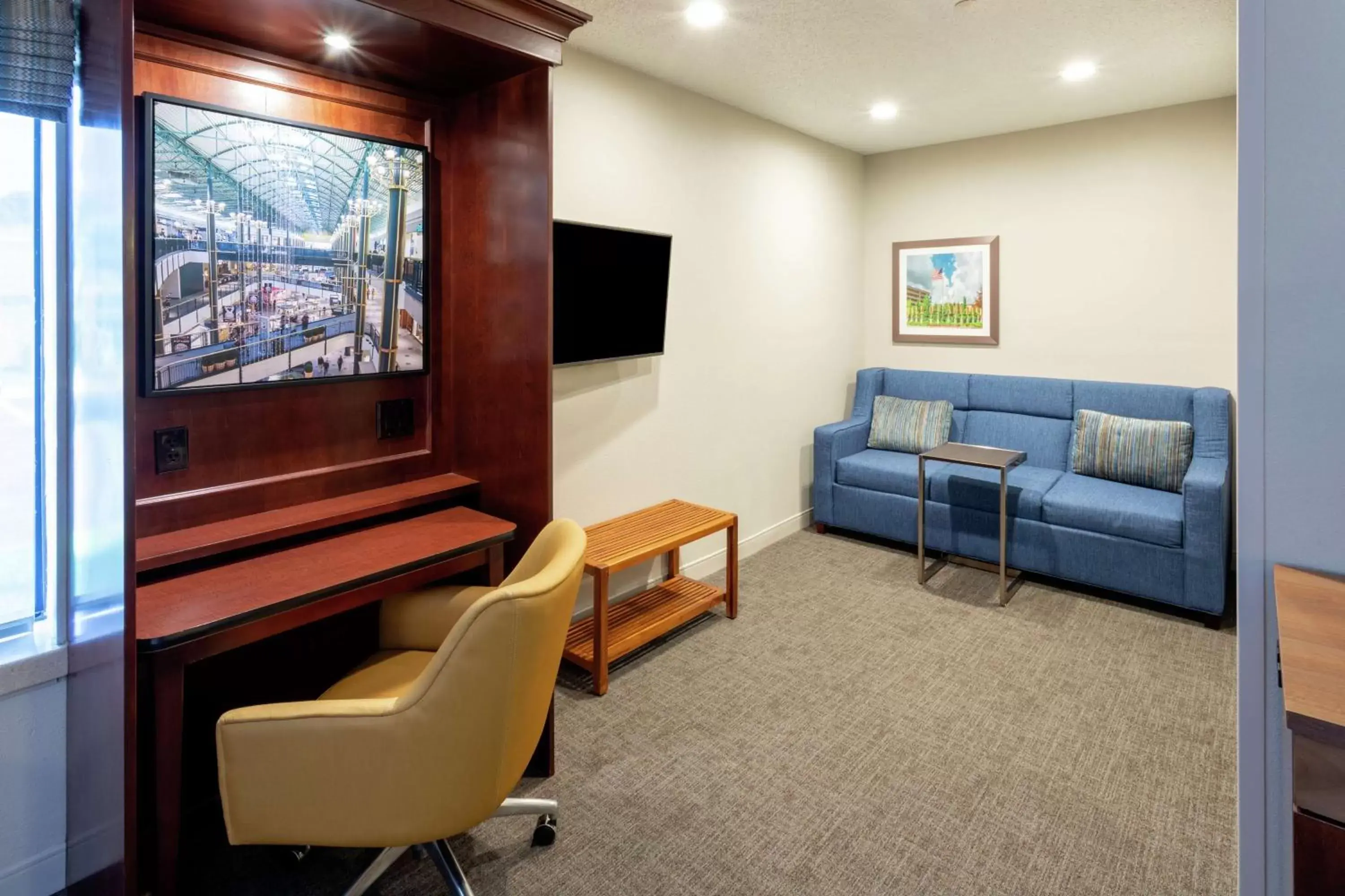 Bedroom, Seating Area in Hampton Inn Minneapolis/Eagan