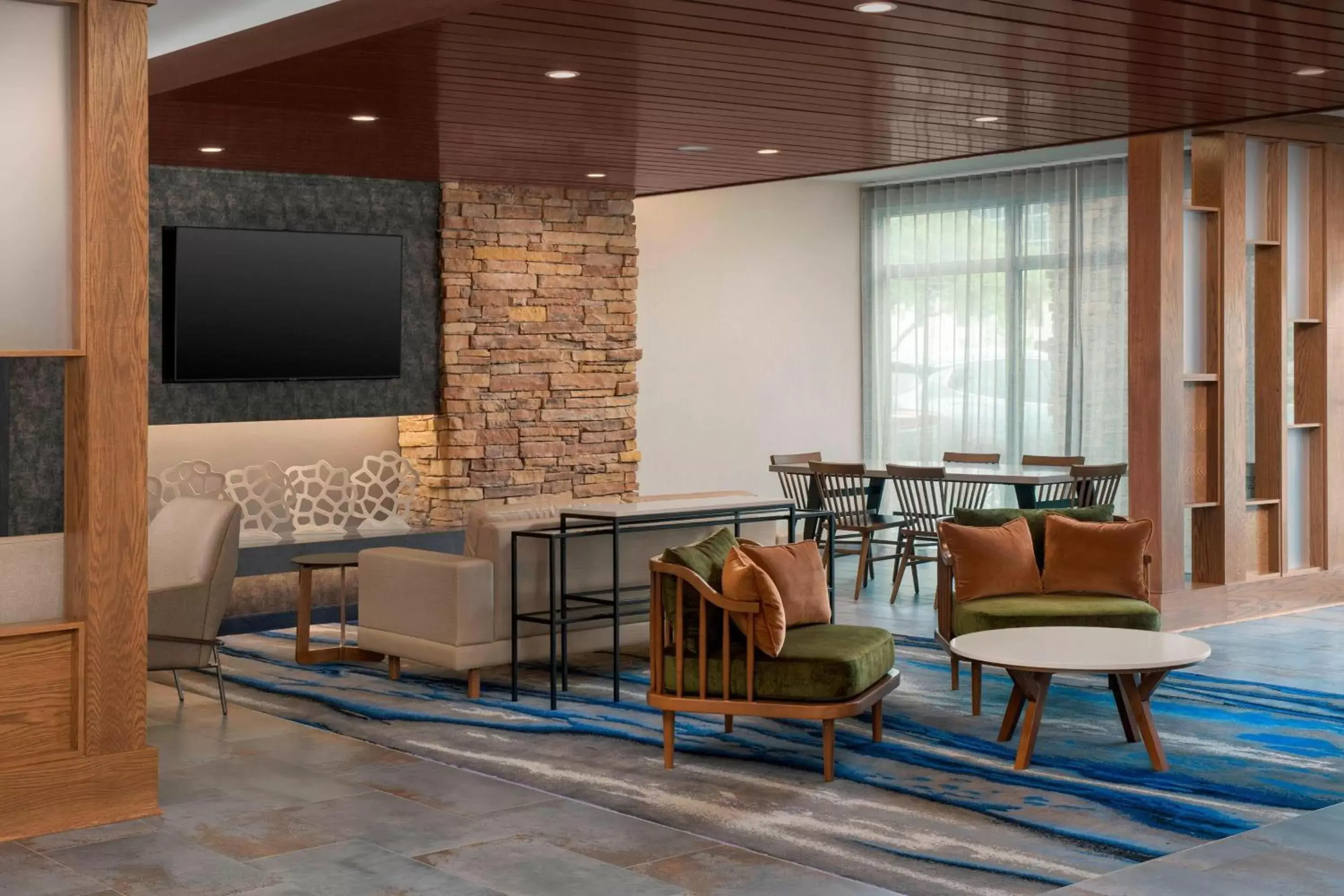 Lobby or reception, TV/Entertainment Center in Fairfield Inn & Suites by Marriott New Orleans Metairie