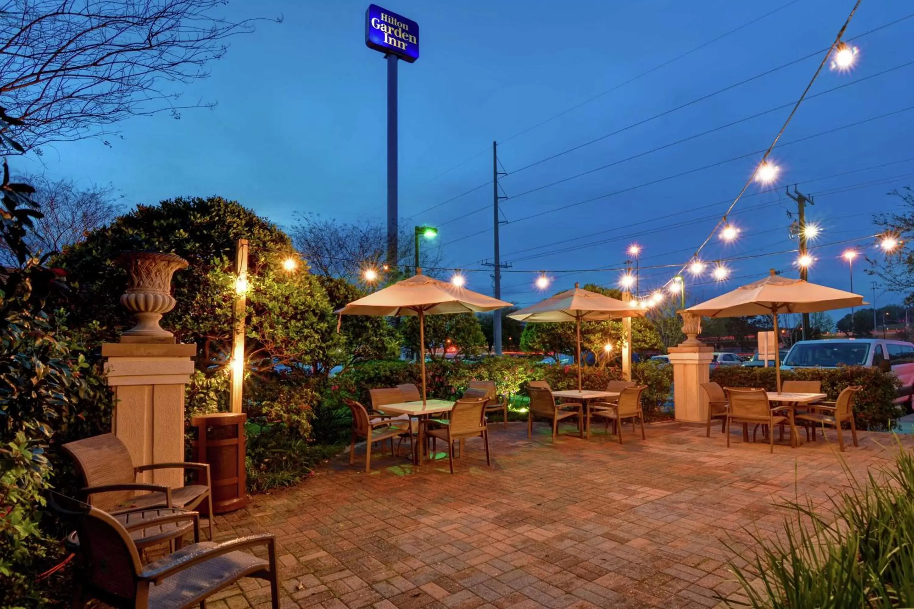 Patio, Restaurant/Places to Eat in Hilton Garden Inn Mobile East Bay / Daphne