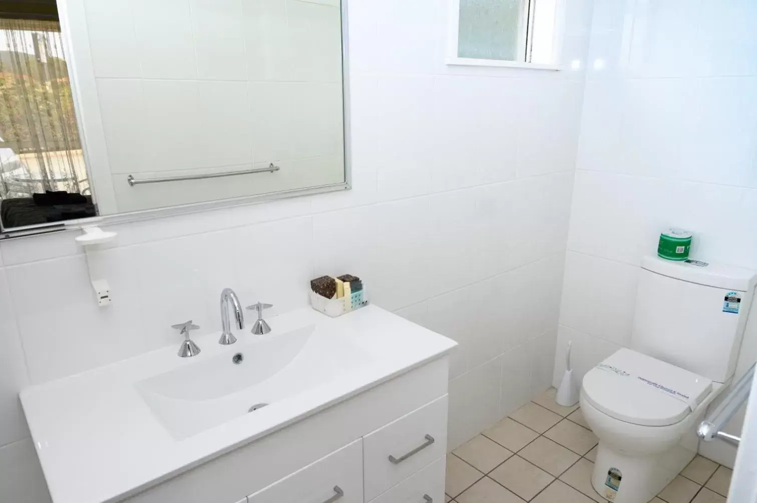 Toilet, Bathroom in Lithgow Motor Inn