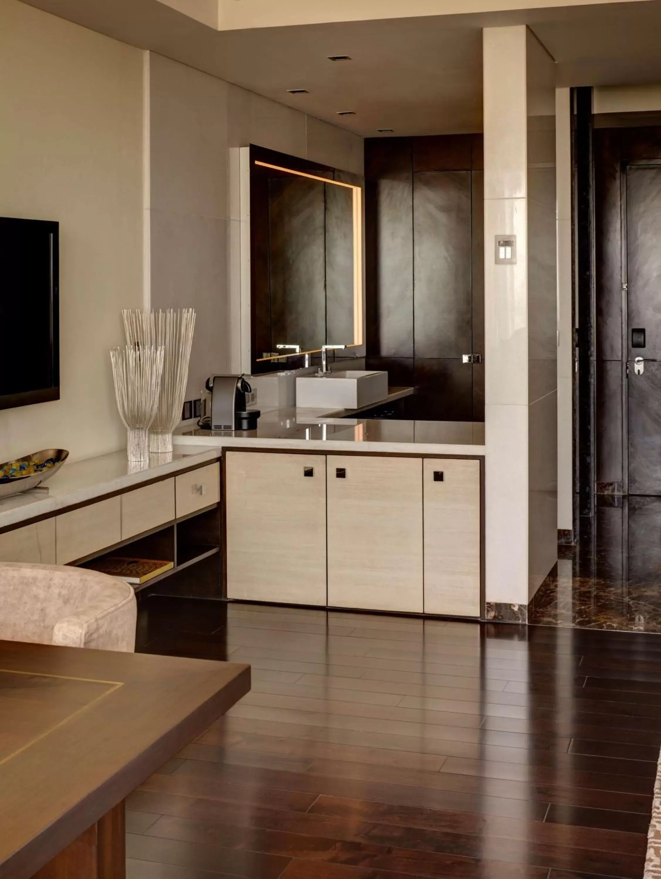 Photo of the whole room, Kitchen/Kitchenette in Park Hyatt Hotel and Residences, Hyderabad