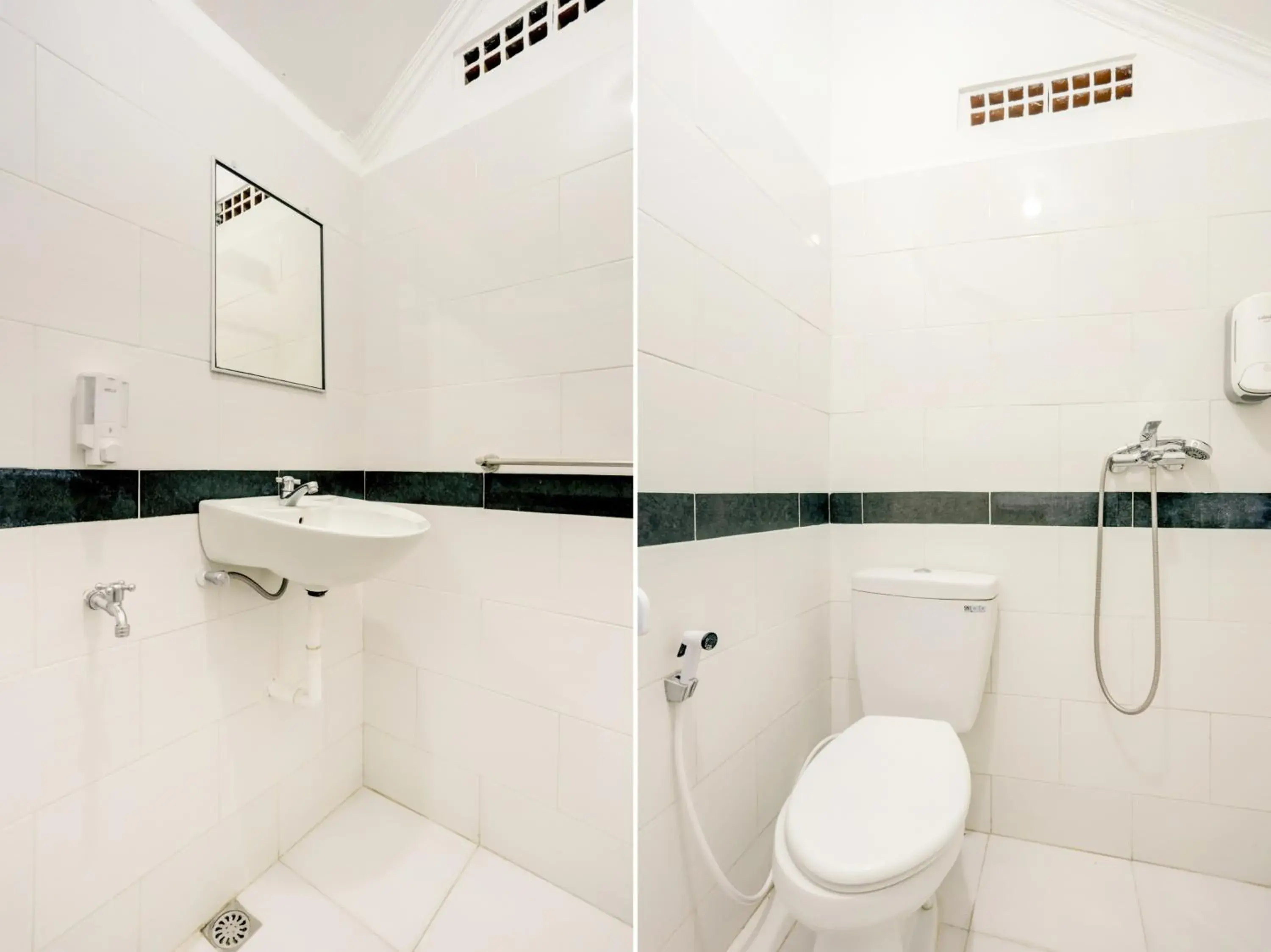 Bathroom in OYO 3261 Hotel Ratu