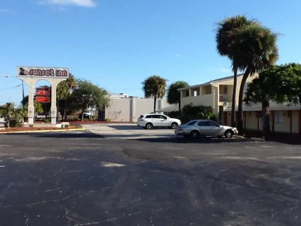 Property Building in Sunset Inn- Fort Pierce, FL