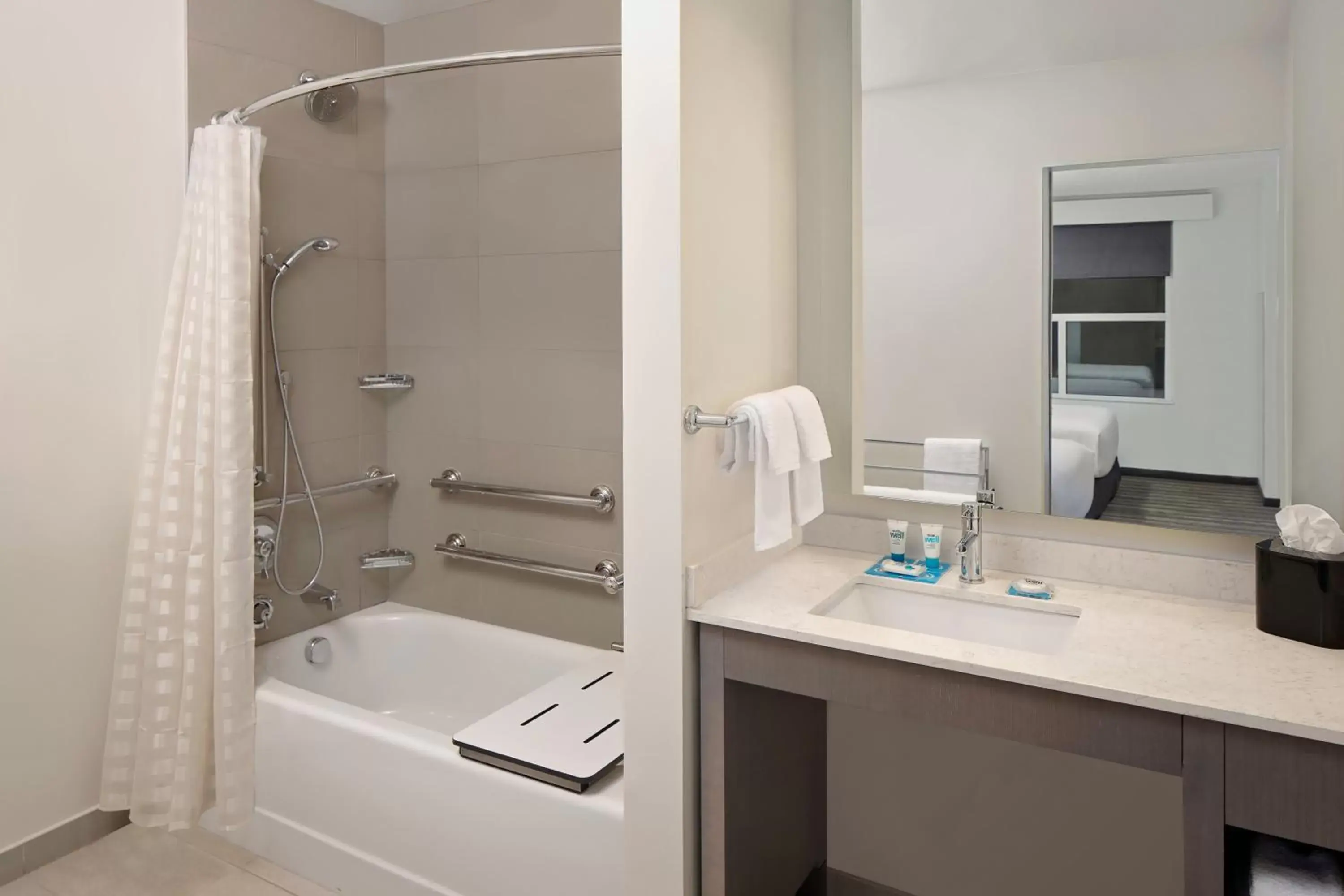 Bathroom in Hyatt House Irvine/John Wayne Airport