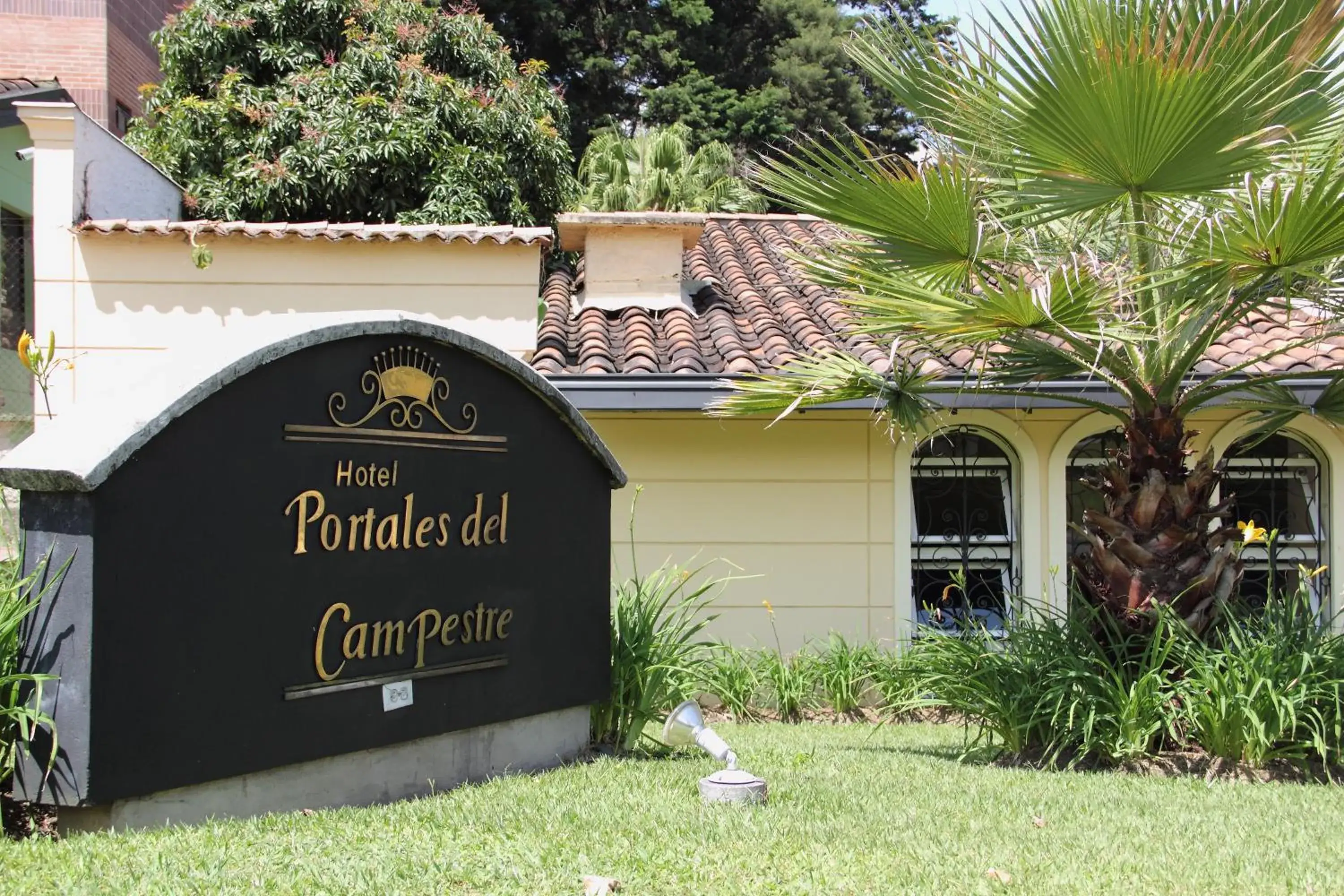 Facade/entrance, Property Building in Hotel Portales Del Campestre