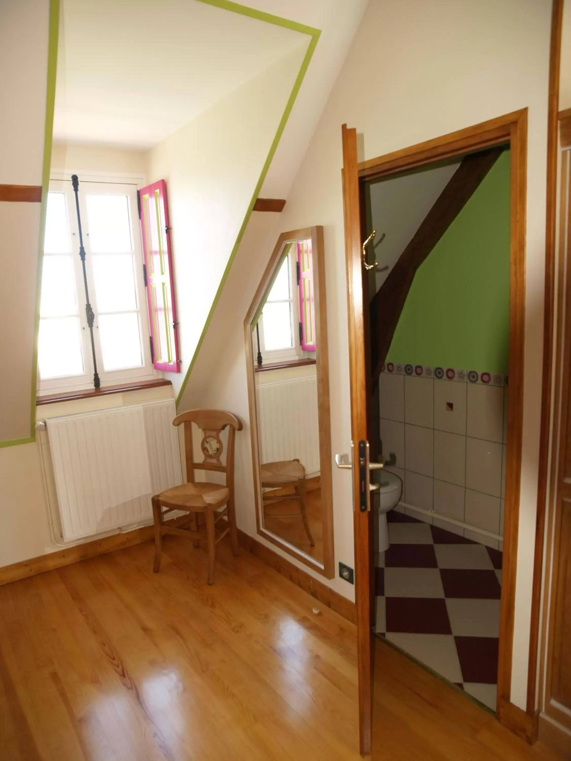 Toilet in Hôtel De Calais