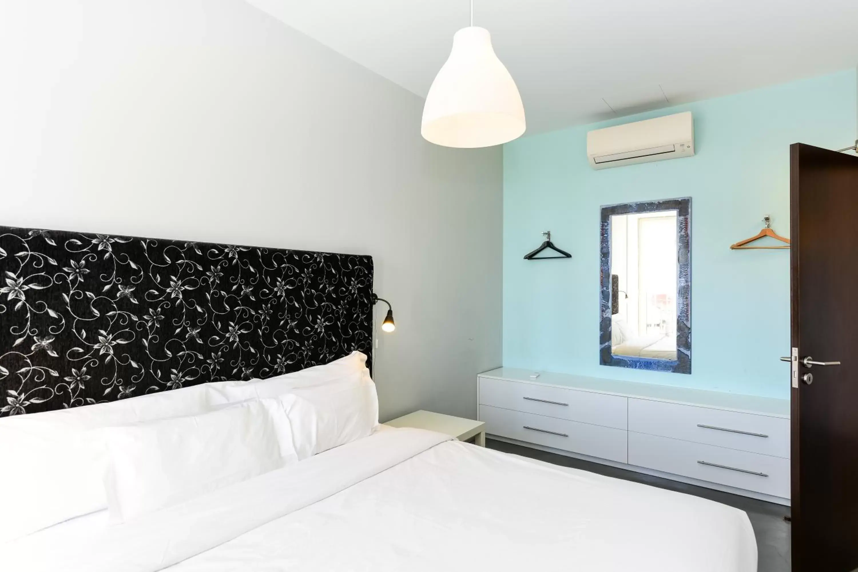 Bedroom, Bed in Alfama - Lisbon Lounge Suites