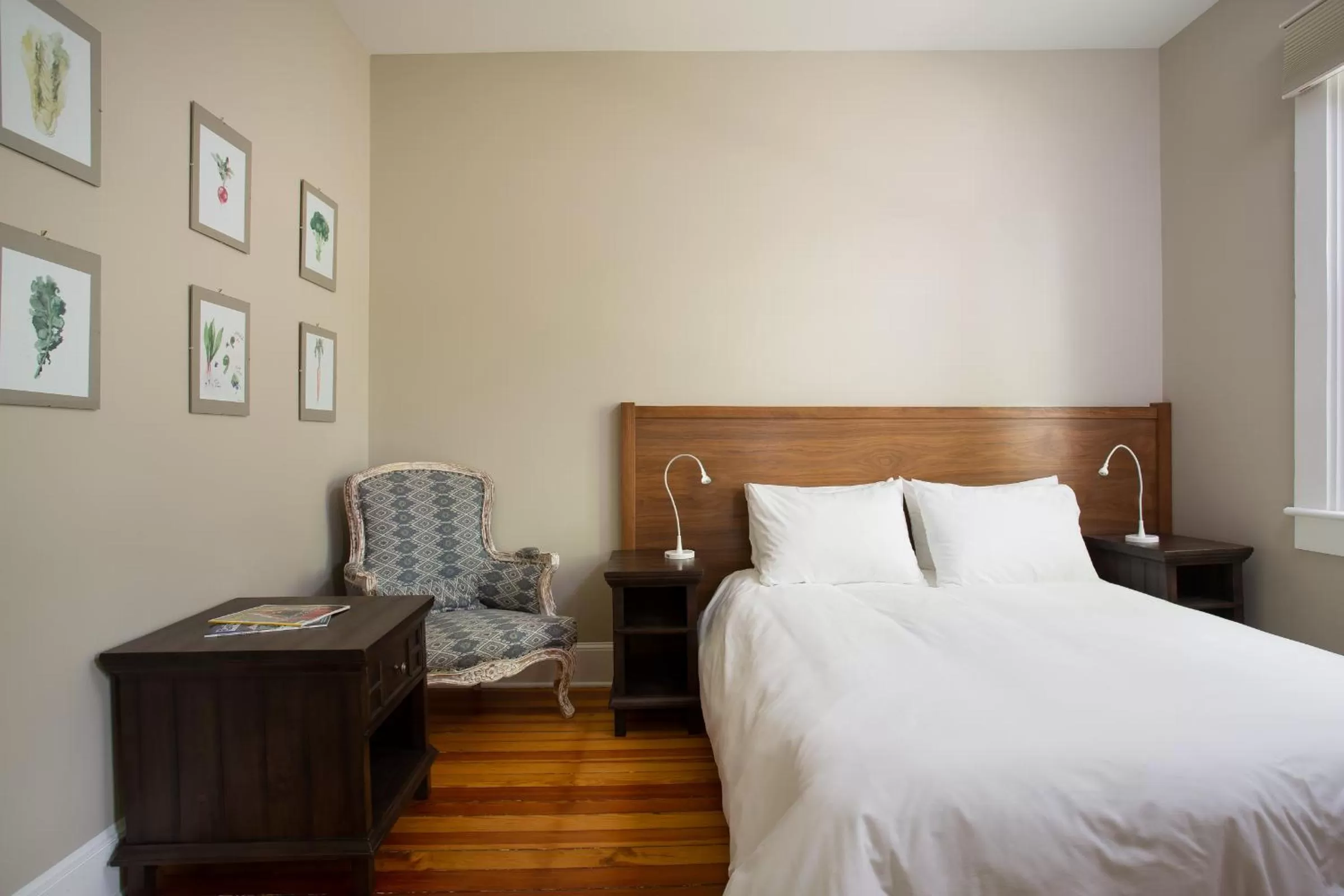 Bedroom, Bed in Lakehouse Inn